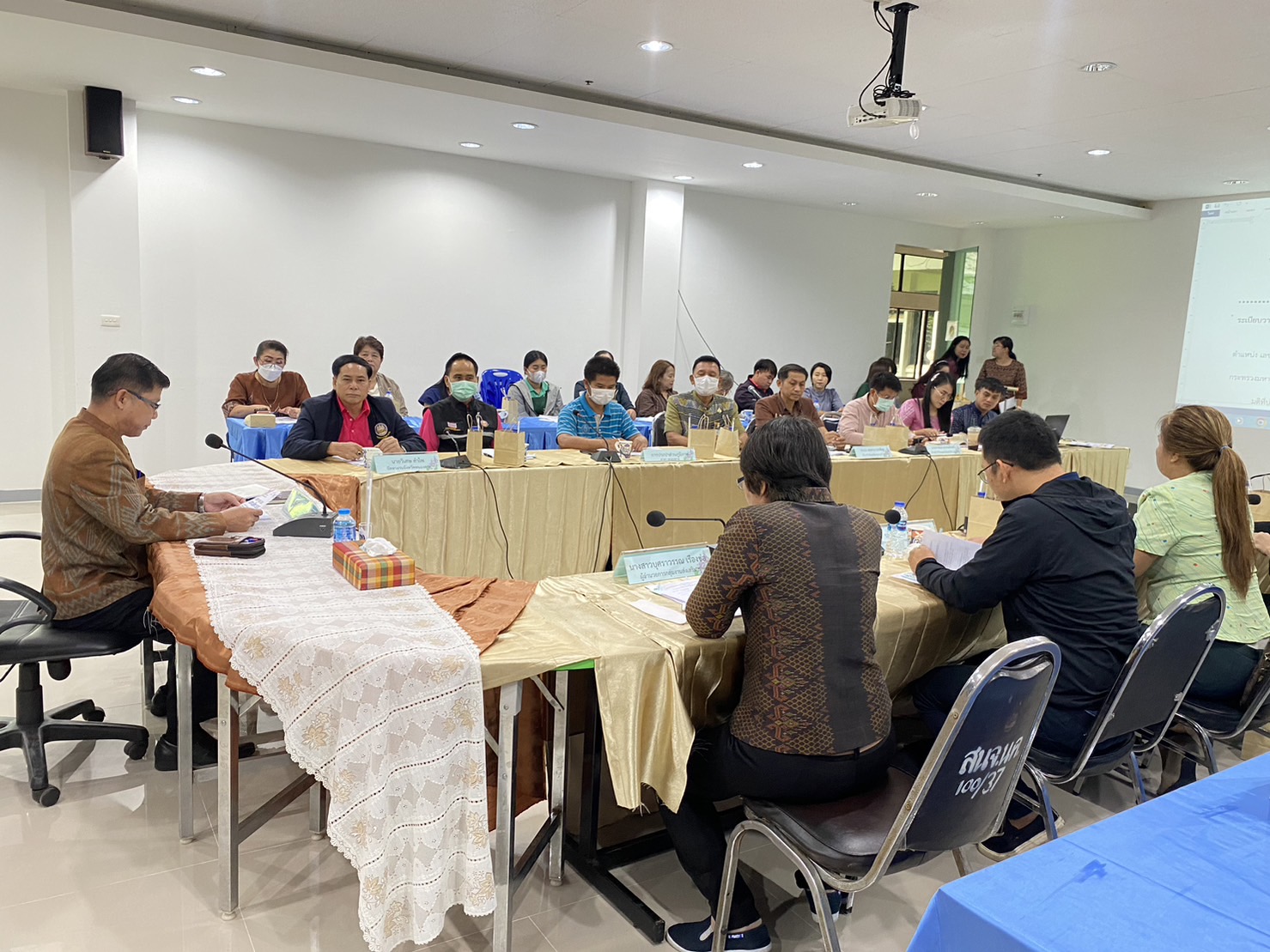 พช.หนองคาย ดำเนินการประชุมปรึกษาหารือเกี่ยวกับการบริหารจัดการศูนย์แสดงและจำหน่ายผลิตภัณฑ์ OTOP จังหวัดหนองคาย