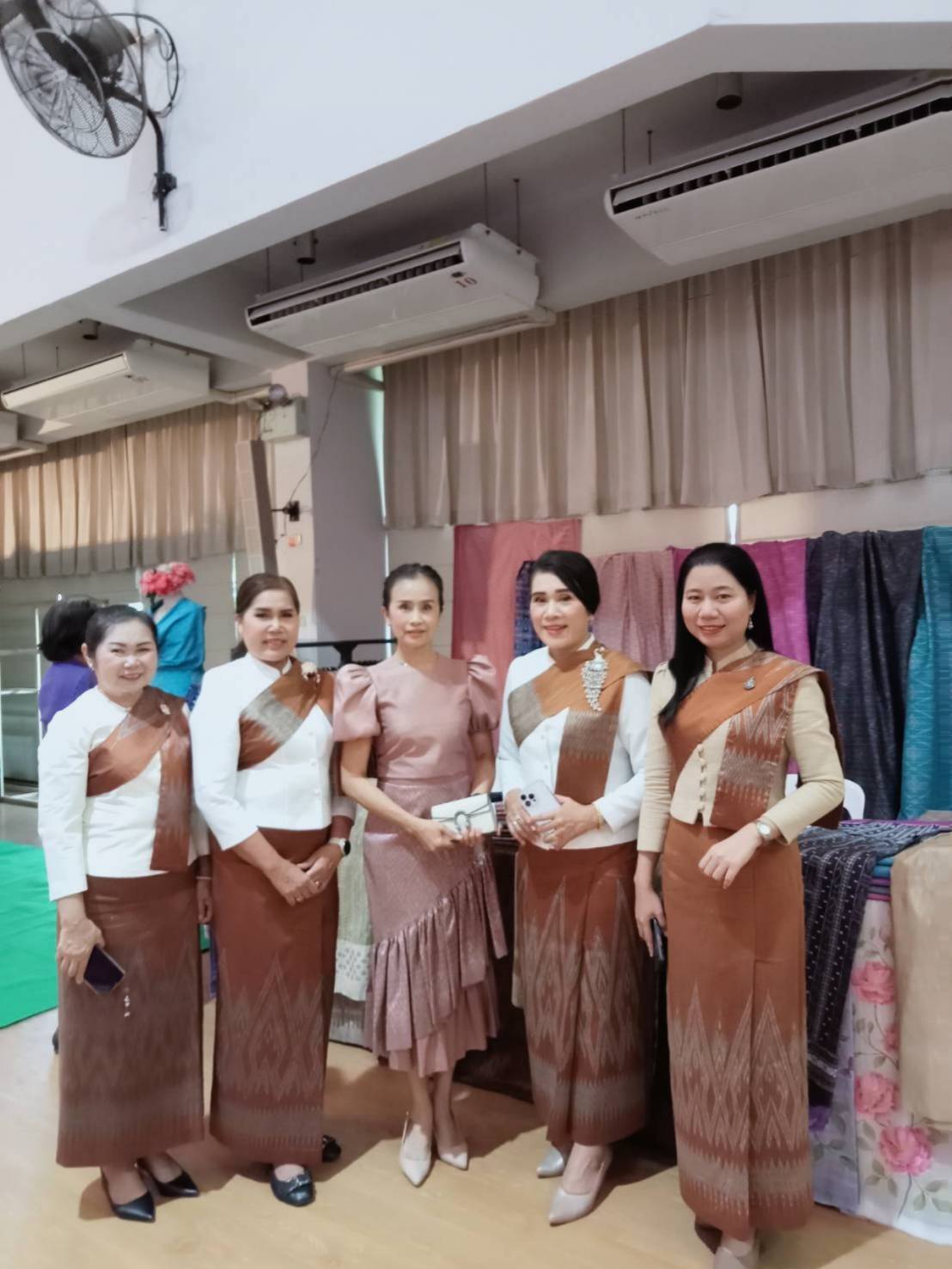 พช.หนองคาย พร้อมด้วยคณะกรรมการพัฒนาสตรีจังหวัดหนองคาย เข้าร่วมโครงการพัฒนาศักยภาพคณะกรรมการพัฒนาสตรีภาคตะวันออกเฉียงเหนือและเชิดชูเกียรติคนกองทุนพัฒนาบทบาทสตรี ประจำปี 2566