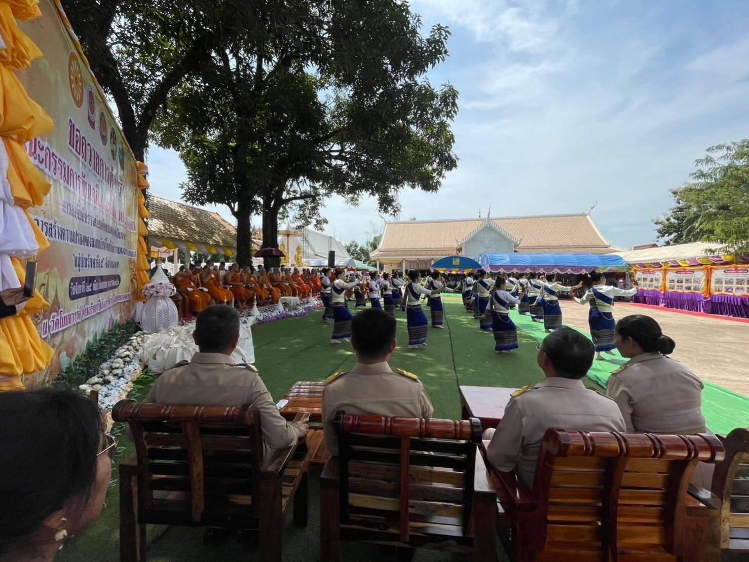 พช.หนองคาย ร่วมขับเคลื่อนโครงการ “หมู่บ้านรักษาศีล 5” ลงพื้นที่ตรวจเยี่ยมและติดตามผลการดำเนินงานโครงการสร้าง ความปรองดองสมานฉันท์โดยใช้หลักธรรมทางพระพุทธศาสนา “หมู่บ้านรักษาศีล 5 “หนตะวันออก ประจำปี 2566