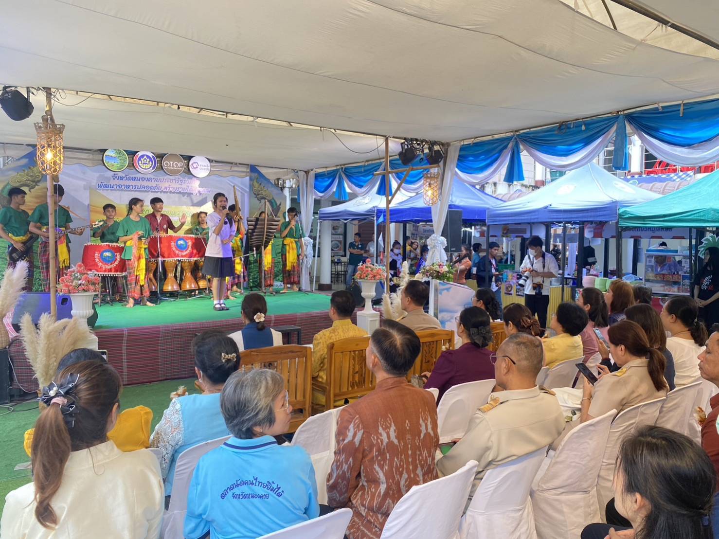 พช.หนองคาย ดำเนินโครงการส่งเสริมช่องทางการตลาดเครือข่ายเกษตรปลอดภัย ณ ศูนย์แสดงและจำหน่ายผลิตภัณฑ์ OTOP จังหวัดหนองคาย