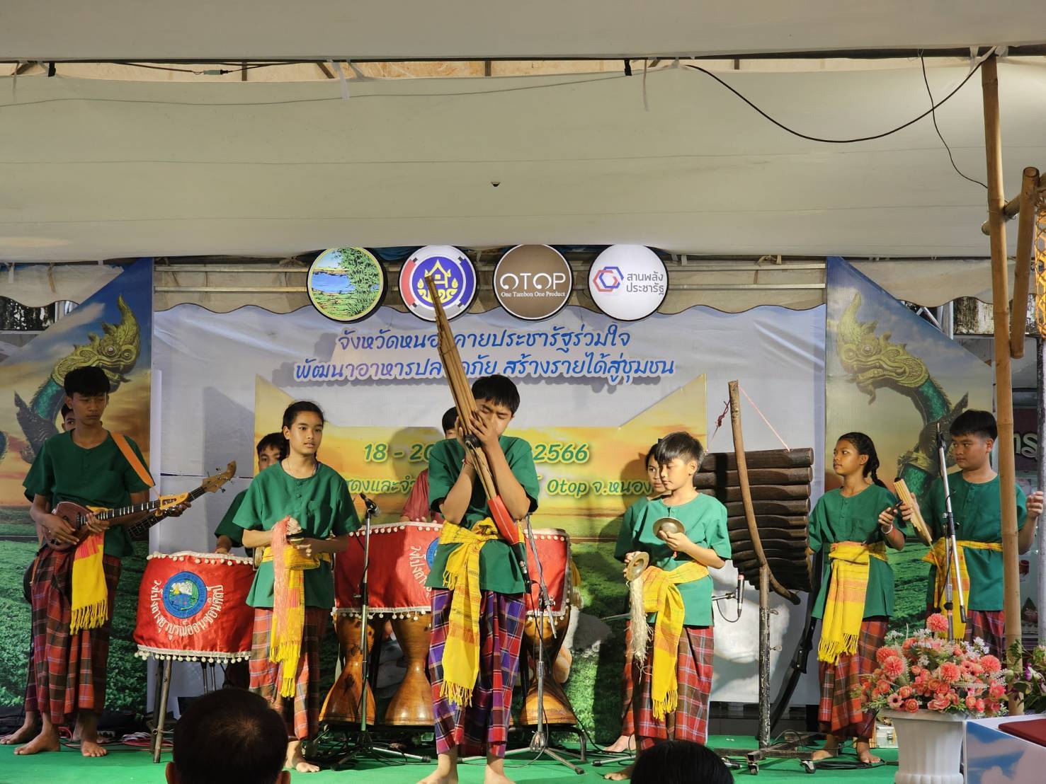 พช.หนองคาย ดำเนินโครงการส่งเสริมช่องทางการตลาดเครือข่ายเกษตรปลอดภัย ณ ศูนย์แสดงและจำหน่ายผลิตภัณฑ์ OTOP จังหวัดหนองคาย