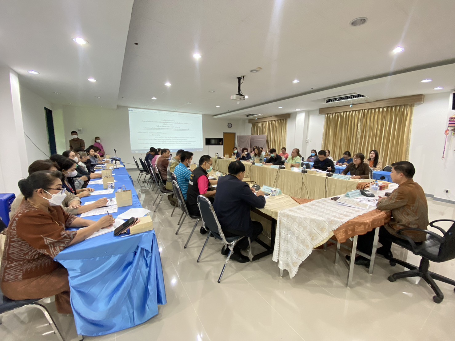 พช.หนองคาย ดำเนินการประชุมปรึกษาหารือเกี่ยวกับการบริหารจัดการศูนย์แสดงและจำหน่ายผลิตภัณฑ์ OTOP จังหวัดหนองคาย