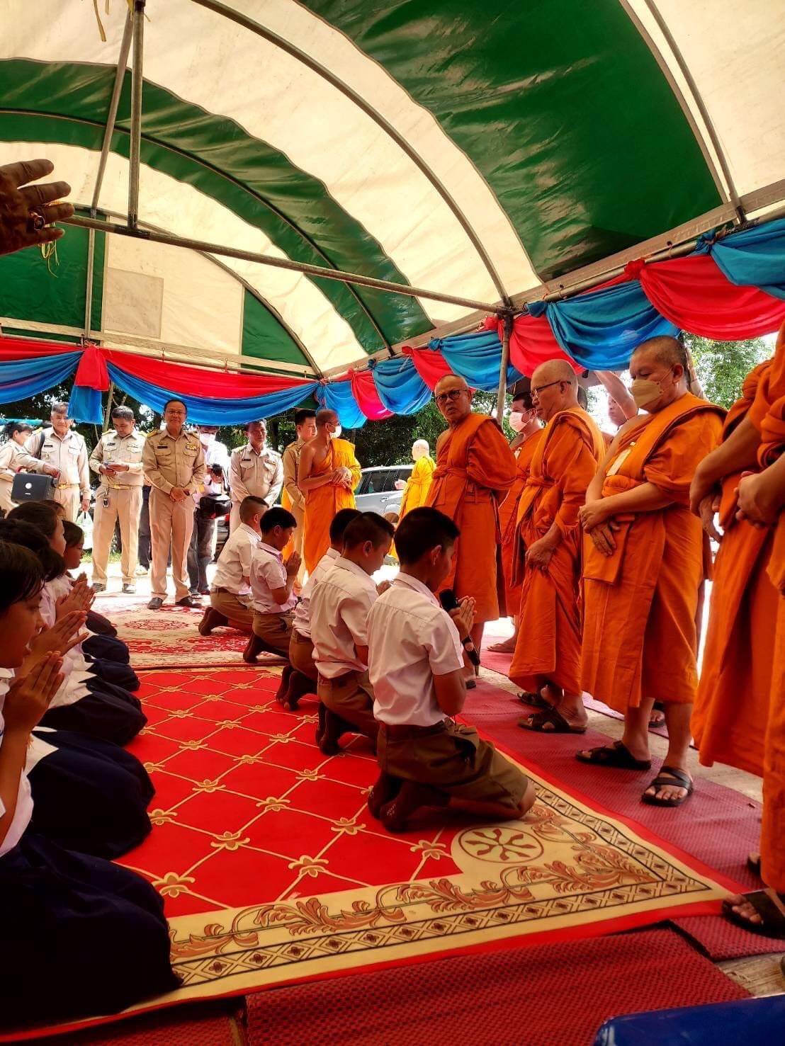 พช.หนองคาย ร่วมขับเคลื่อนโครงการ “หมู่บ้านรักษาศีล 5” ลงพื้นที่ตรวจเยี่ยมและติดตามผลการดำเนินงานโครงการสร้าง ความปรองดองสมานฉันท์โดยใช้หลักธรรมทางพระพุทธศาสนา “หมู่บ้านรักษาศีล 5 “หนตะวันออก ประจำปี 2566