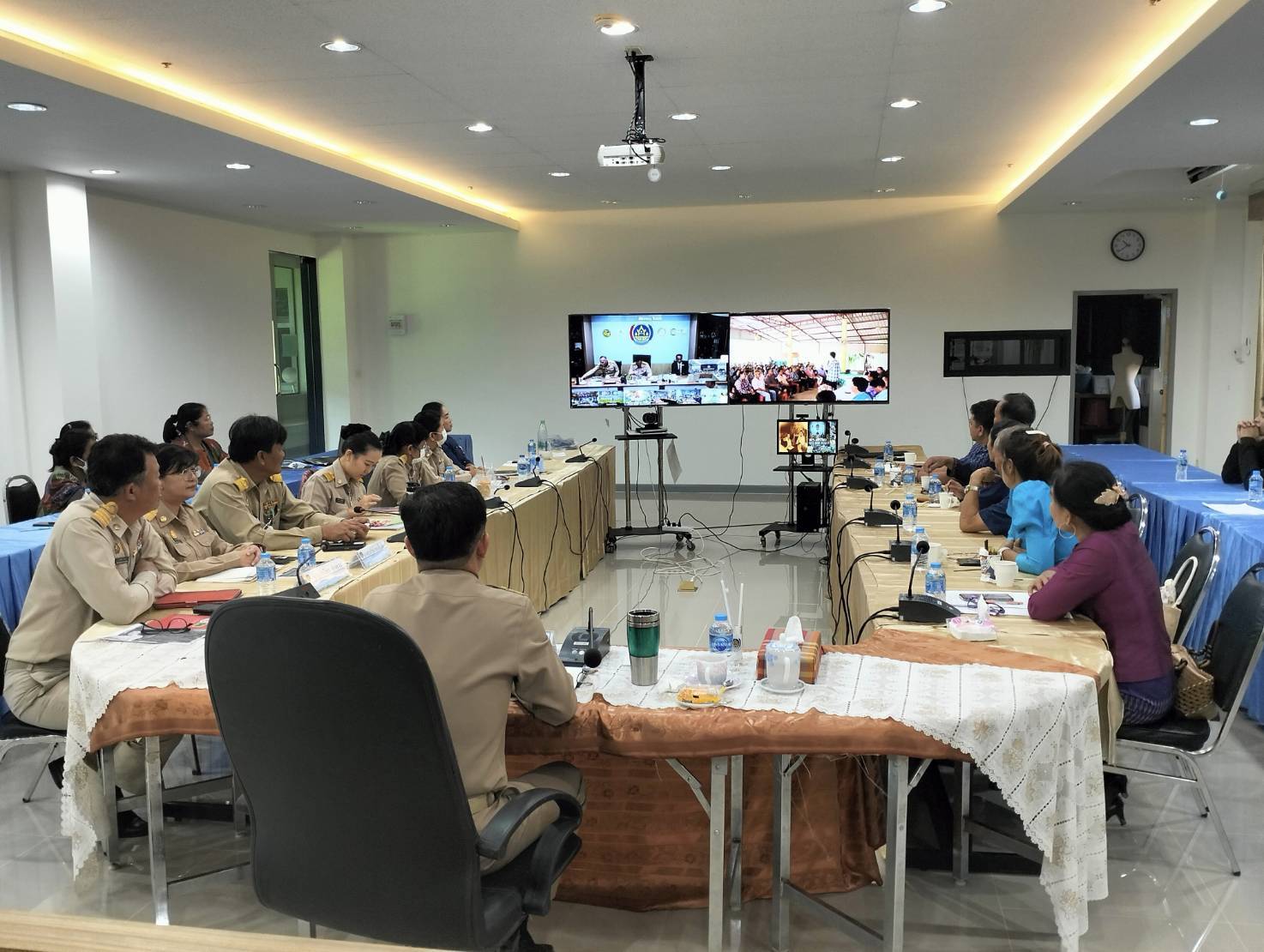 พช.หนองคาย ร่วมการประชุมรับมอบนโยบายและแนวทางการดำเนินงานของรัฐมนตรีกระทรวงมหาดไทย