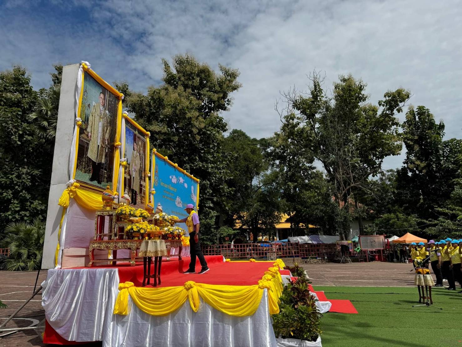 พช.หนองคาย ร่วมพิธีวางพวงมาลาถวายราชสักการะ และร่วมกิจกรรมจิตอาสา เพื่อน้อมรำลึกในพระมหากรุณาธิคุณพระบาทสมเด็จพระบรมชนกาธิเบศร มหาภูมิพลอดุลยเดชมหาราช บรมนาถบพิตร เนื่องในวันนวมินทรมหาราช 13 ตุลาคม 2566