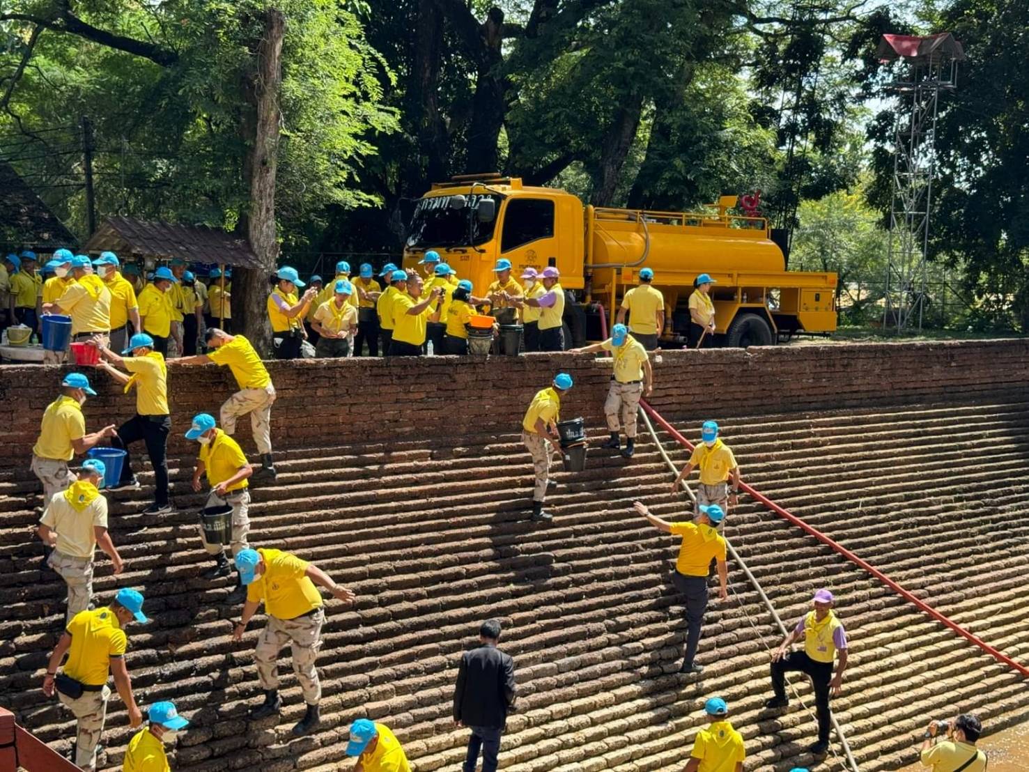 พช.หนองคาย ร่วมพิธีวางพวงมาลาถวายราชสักการะ และร่วมกิจกรรมจิตอาสา เพื่อน้อมรำลึกในพระมหากรุณาธิคุณพระบาทสมเด็จพระบรมชนกาธิเบศร มหาภูมิพลอดุลยเดชมหาราช บรมนาถบพิตร เนื่องในวันนวมินทรมหาราช 13 ตุลาคม 2566