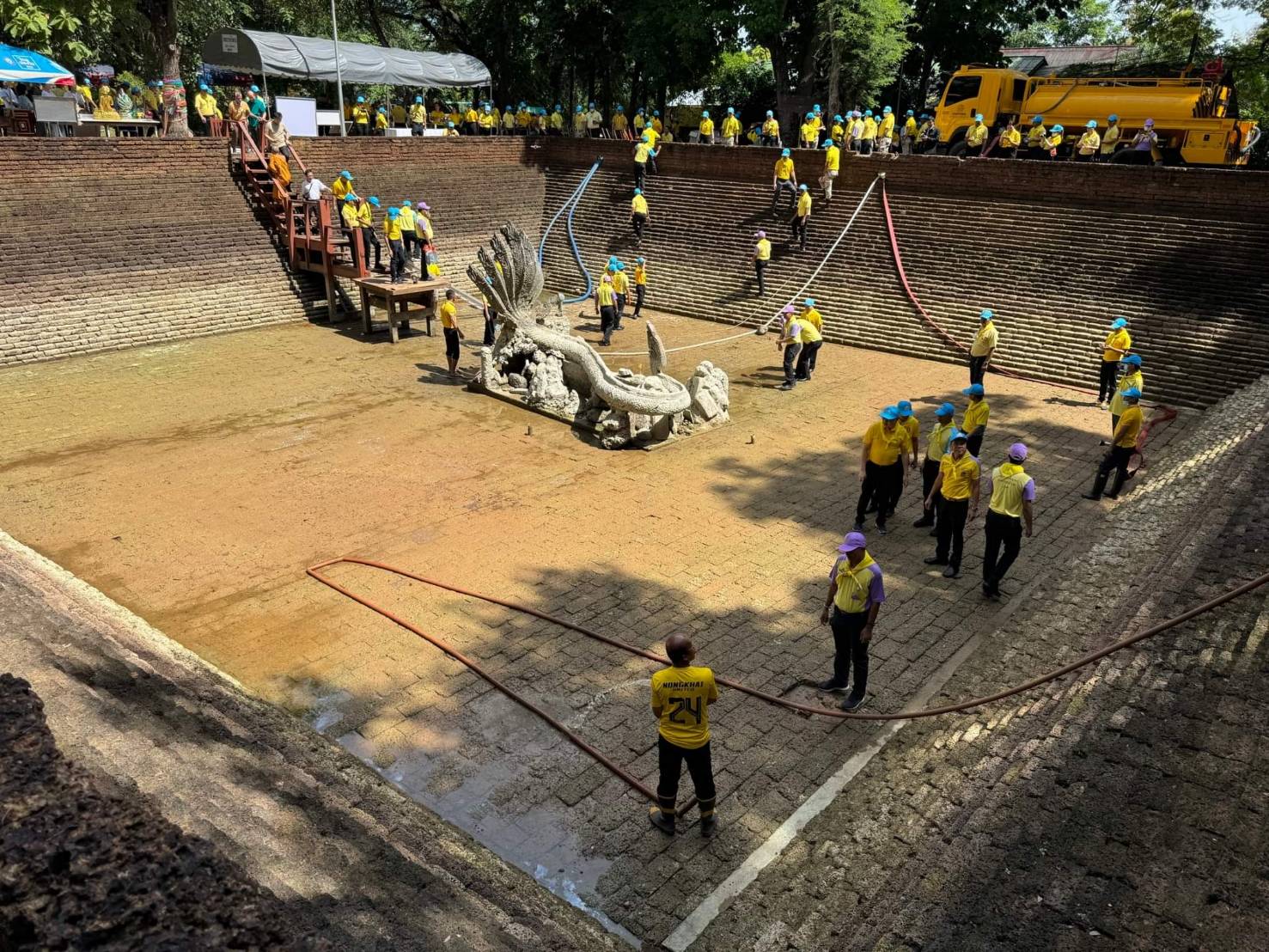 พช.หนองคาย ร่วมพิธีวางพวงมาลาถวายราชสักการะ และร่วมกิจกรรมจิตอาสา เพื่อน้อมรำลึกในพระมหากรุณาธิคุณพระบาทสมเด็จพระบรมชนกาธิเบศร มหาภูมิพลอดุลยเดชมหาราช บรมนาถบพิตร เนื่องในวันนวมินทรมหาราช 13 ตุลาคม 2566