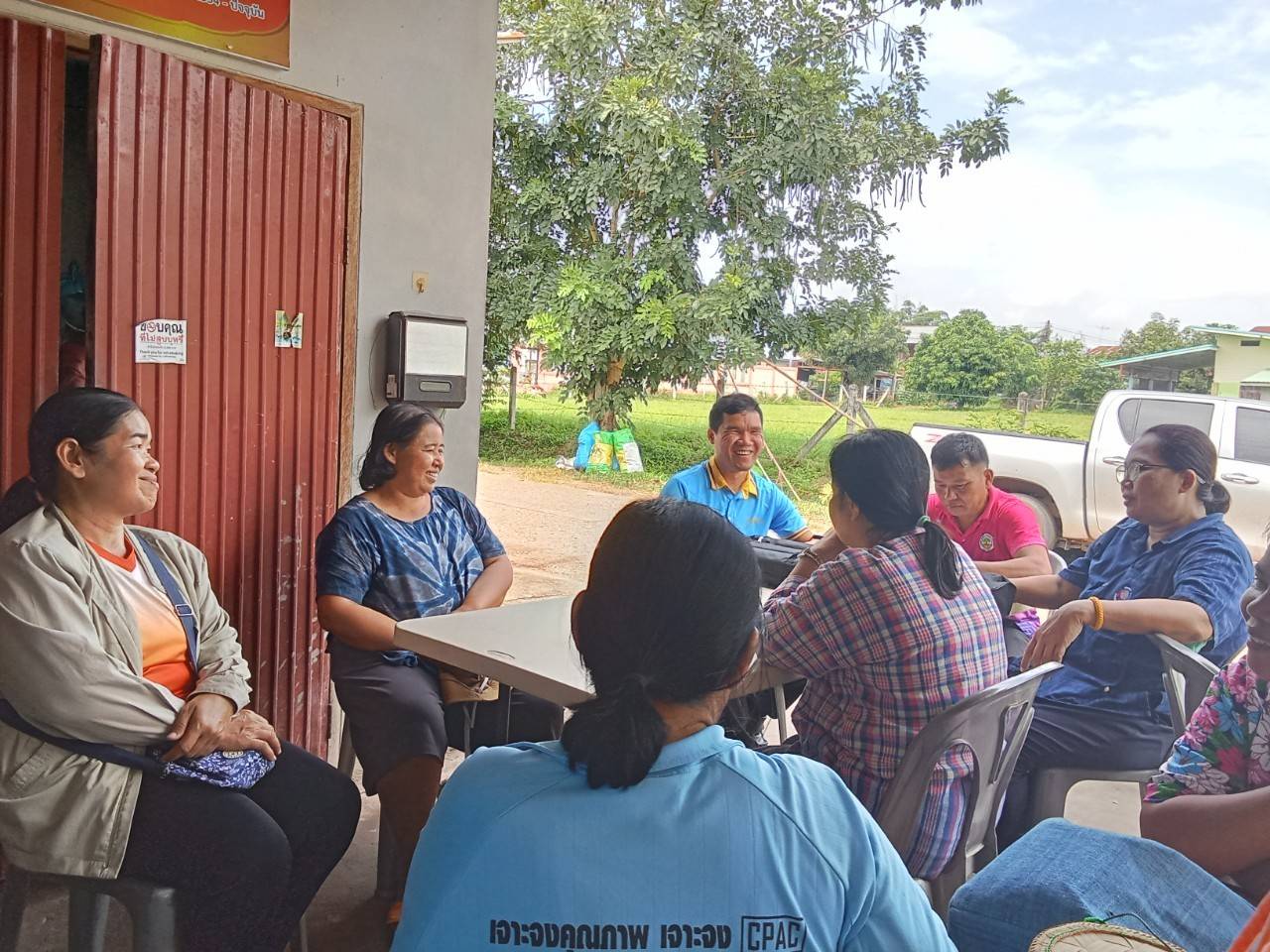 พช.หนองคาย มอบป้ายโรลอัพสนับสนุนการดำเนินงานกองทุนแม่ของแผ่นดินบ้านดอนขม อำเภอท่าบ่อ จังหวัดหนองคาย