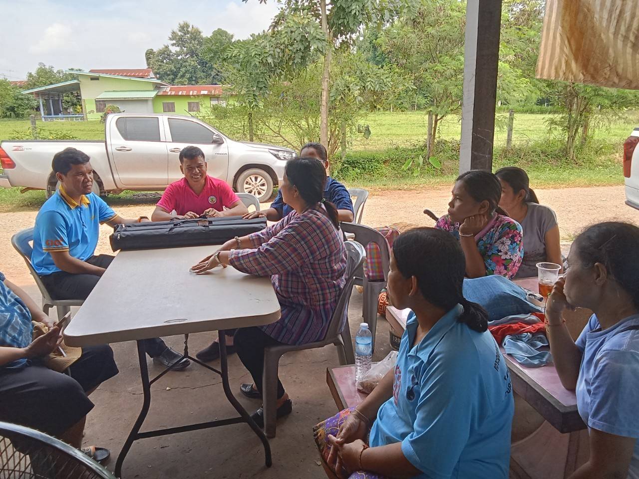 พช.หนองคาย มอบป้ายโรลอัพสนับสนุนการดำเนินงานกองทุนแม่ของแผ่นดินบ้านดอนขม อำเภอท่าบ่อ จังหวัดหนองคาย