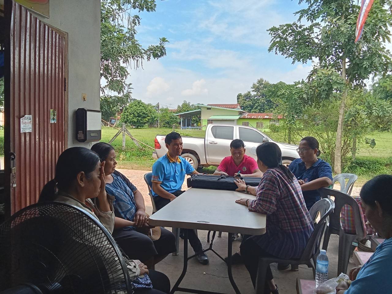 พช.หนองคาย มอบป้ายโรลอัพสนับสนุนการดำเนินงานกองทุนแม่ของแผ่นดินบ้านดอนขม อำเภอท่าบ่อ จังหวัดหนองคาย