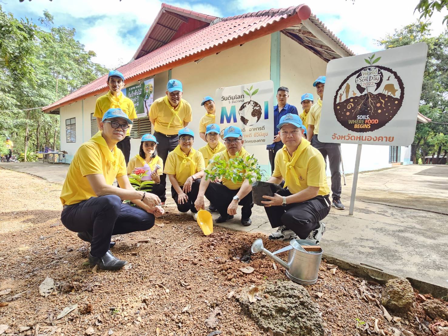 พช.หนองคาย ร่วมกิจกรรมจิตอาสาพัฒนาเนื่องในโอกาสวันคล้ายวันสิ้นพระชนม์ สมเด็จพระสังฆราชเจ้า กรมหลวงวชิรญาณสังวร สมเด็จพระสังฆราช ในรัชกาลที่ 9 และกิจกรรมวันรักต้นไม้ประจำปีของชาติ (21 ตุลาคม 2566)