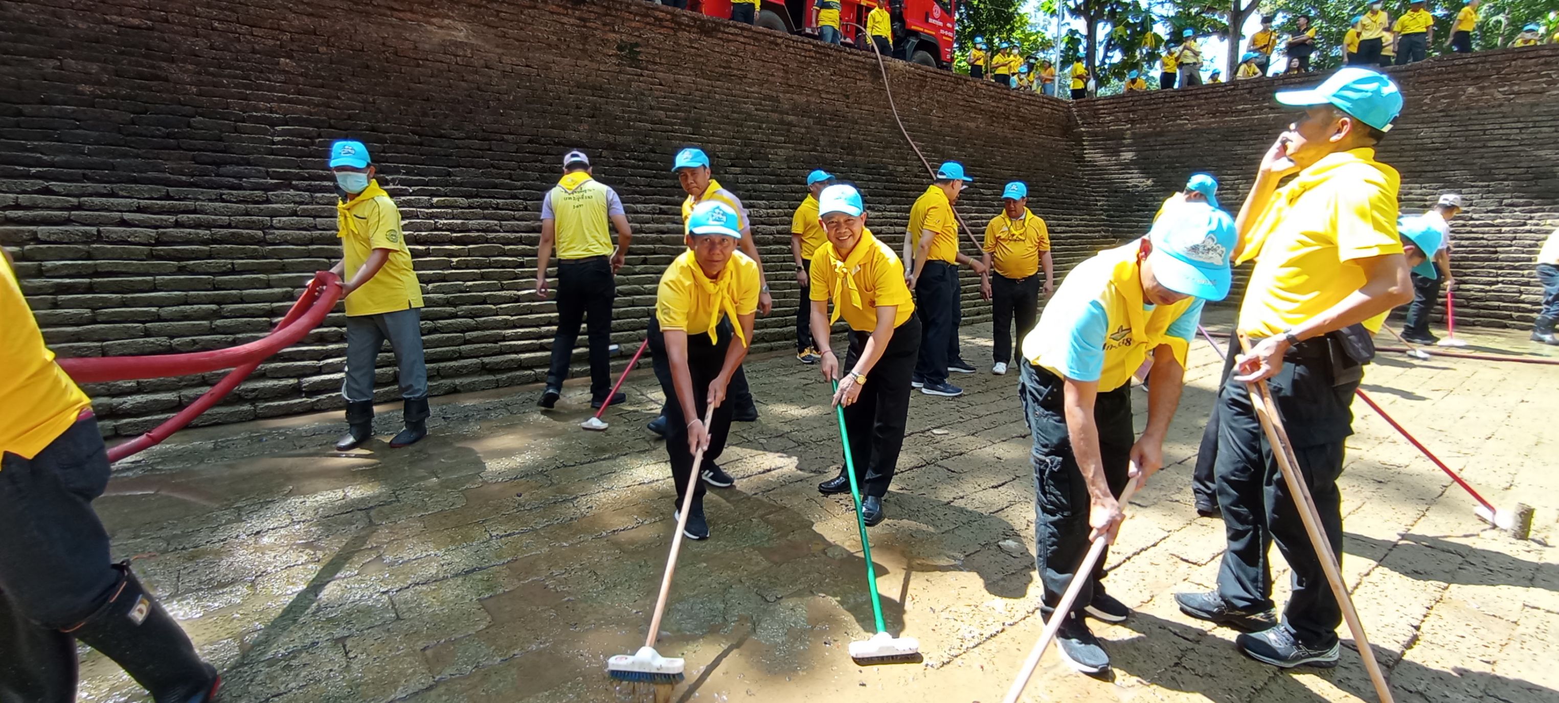 พช.หนองคาย ร่วมพิธีวางพวงมาลาถวายราชสักการะ และร่วมกิจกรรมจิตอาสา เพื่อน้อมรำลึกในพระมหากรุณาธิคุณพระบาทสมเด็จพระบรมชนกาธิเบศร มหาภูมิพลอดุลยเดชมหาราช บรมนาถบพิตร เนื่องในวันนวมินทรมหาราช 13 ตุลาคม 2566