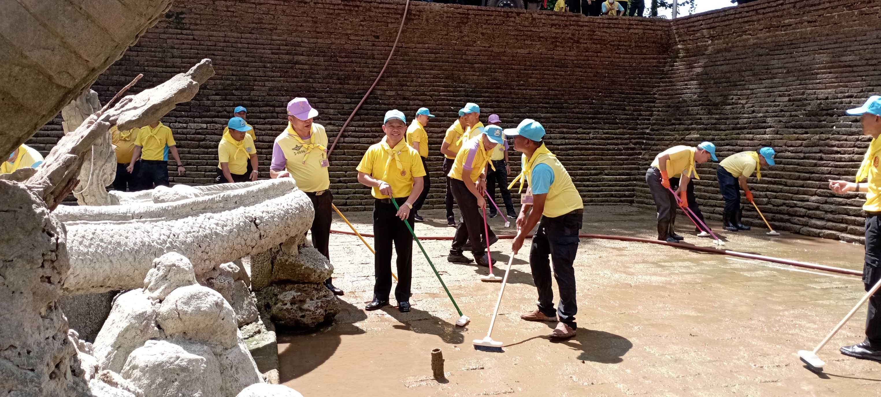 พช.หนองคาย ร่วมพิธีวางพวงมาลาถวายราชสักการะ และร่วมกิจกรรมจิตอาสา เพื่อน้อมรำลึกในพระมหากรุณาธิคุณพระบาทสมเด็จพระบรมชนกาธิเบศร มหาภูมิพลอดุลยเดชมหาราช บรมนาถบพิตร เนื่องในวันนวมินทรมหาราช 13 ตุลาคม 2566
