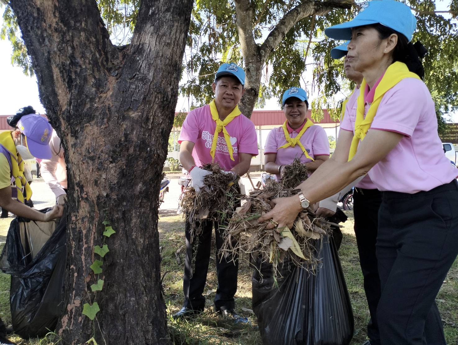 พช.หนองคาย ร่วมกิจกรรมจิตอาสาพัฒนาเนื่องในวันคล้ายวันสวรรคตพระบาทสมเด็จพระจุลจอมเกล้าเจ้าอยู่หัว “วันปิยมหาราช” 23 ตุลาคม 2566 และ กิจกรรมจิตอาสาเนื่องในวันรักต้นไม้ประจำปีของชาติ (21 ตุลาคม 2566) เพื่อรำลึกถึงพระมหากรุณาธิคุณของสมเด็จพระศรีนครินทราบรมราชชนนี เนื่องในวันคล้ายวันพระราชสมภพ 21 ตุลาคม 2566