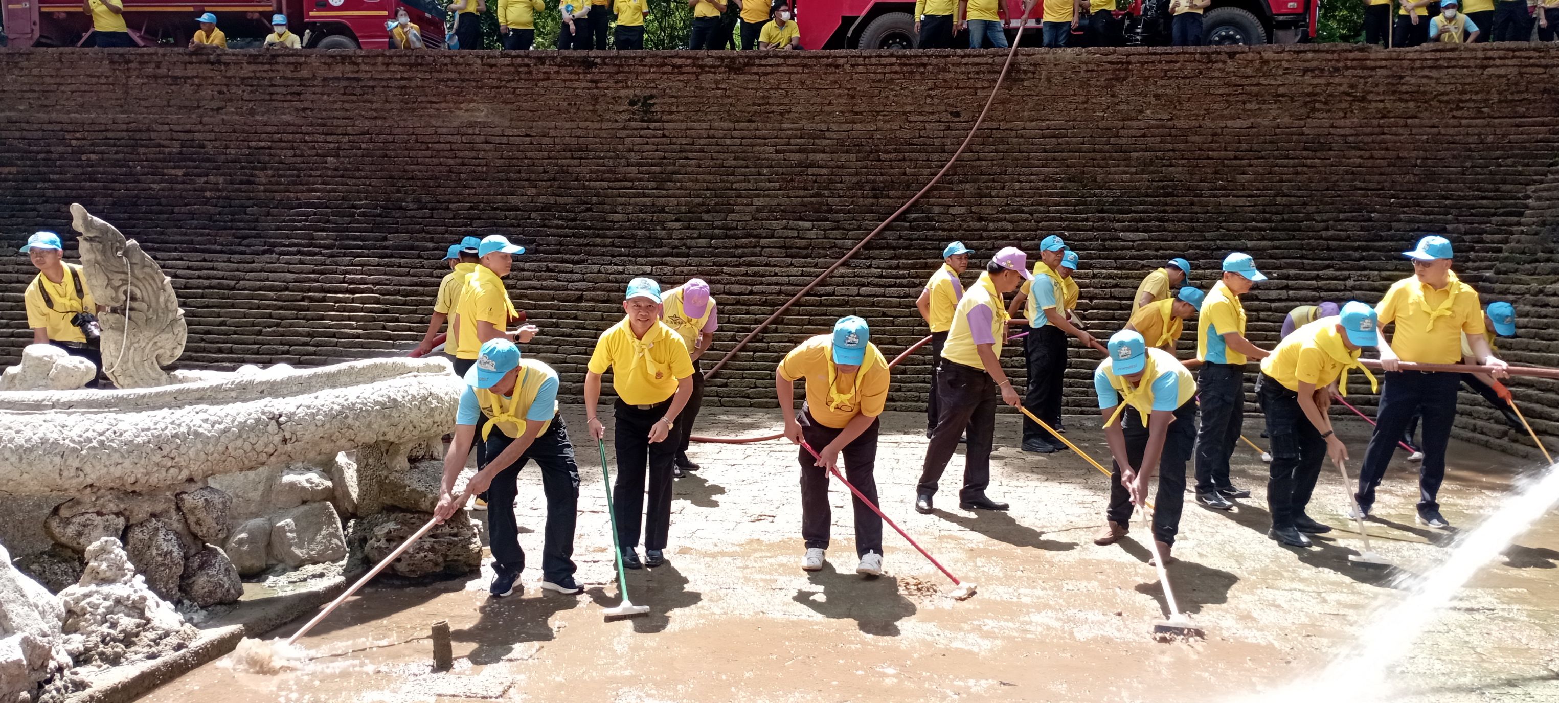 พช.หนองคาย ร่วมพิธีวางพวงมาลาถวายราชสักการะ และร่วมกิจกรรมจิตอาสา เพื่อน้อมรำลึกในพระมหากรุณาธิคุณพระบาทสมเด็จพระบรมชนกาธิเบศร มหาภูมิพลอดุลยเดชมหาราช บรมนาถบพิตร เนื่องในวันนวมินทรมหาราช 13 ตุลาคม 2566