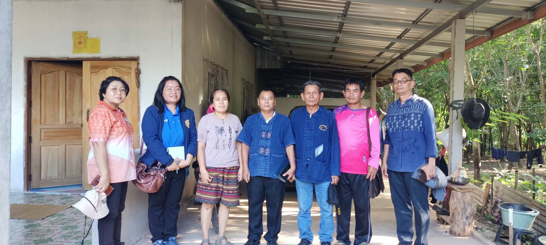 พช.หนองคาย ลงพื้นที่นำความห่วงใยจากรองนายกฯ รมว.มหาดไทย ลงพื้นที่เยี่ยมครอบครัวแรงงานไทยที่ไปทำงานในประเทศอิสราเอล ในพื้นที่อำเภอสังคม จังหวัดหนองคาย