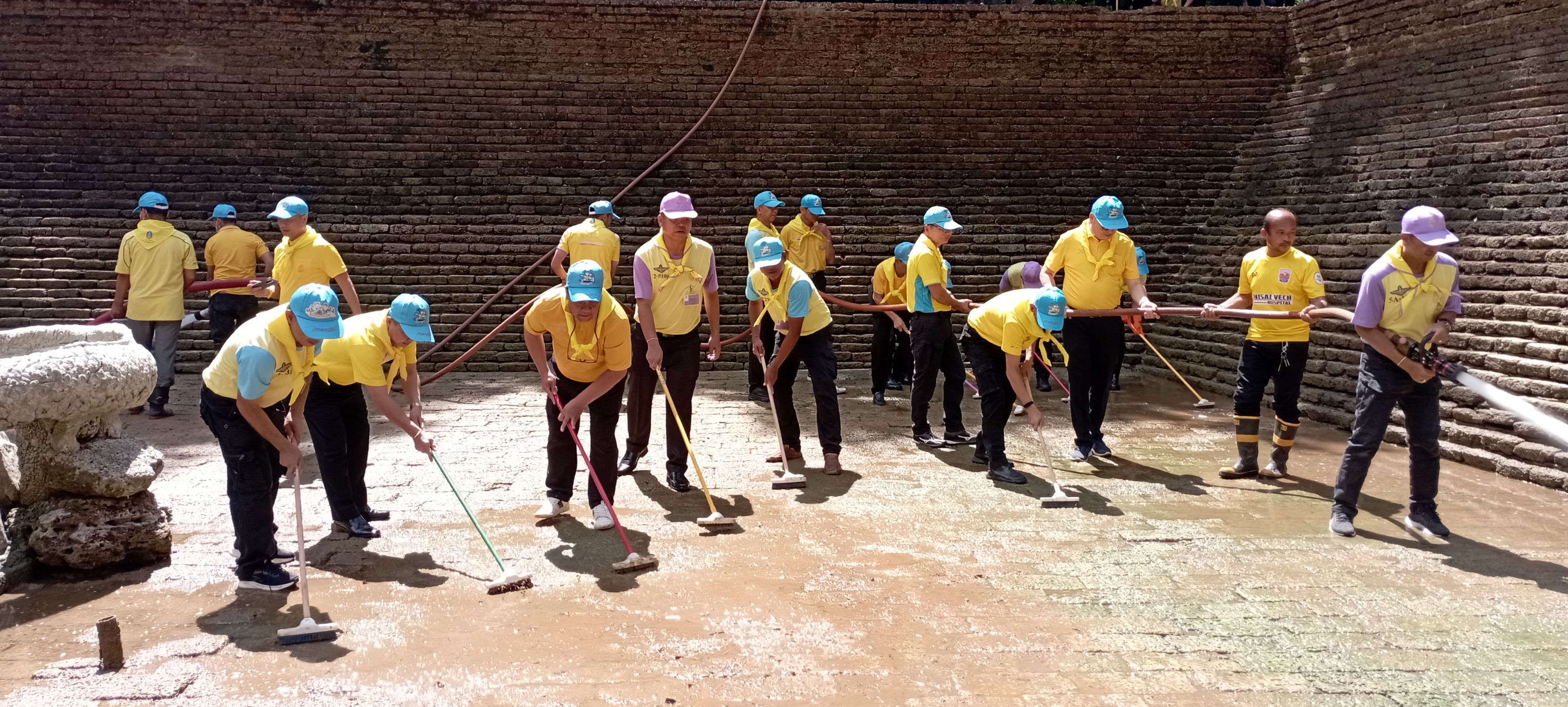 พช.หนองคาย ร่วมพิธีวางพวงมาลาถวายราชสักการะ และร่วมกิจกรรมจิตอาสา เพื่อน้อมรำลึกในพระมหากรุณาธิคุณพระบาทสมเด็จพระบรมชนกาธิเบศร มหาภูมิพลอดุลยเดชมหาราช บรมนาถบพิตร เนื่องในวันนวมินทรมหาราช 13 ตุลาคม 2566