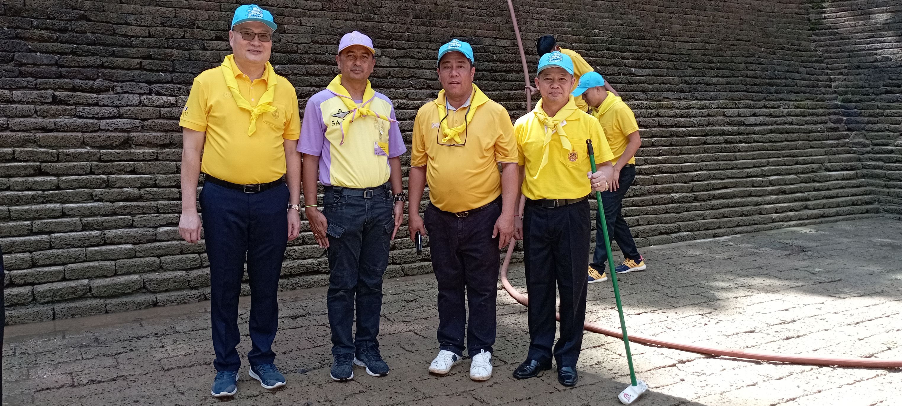 พช.หนองคาย ร่วมพิธีวางพวงมาลาถวายราชสักการะ และร่วมกิจกรรมจิตอาสา เพื่อน้อมรำลึกในพระมหากรุณาธิคุณพระบาทสมเด็จพระบรมชนกาธิเบศร มหาภูมิพลอดุลยเดชมหาราช บรมนาถบพิตร เนื่องในวันนวมินทรมหาราช 13 ตุลาคม 2566