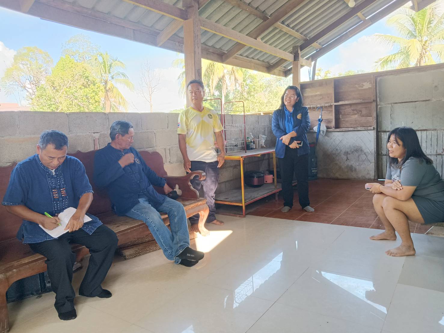 พช.หนองคาย ลงพื้นที่นำความห่วงใยจากรองนายกฯ รมว.มหาดไทย ลงพื้นที่เยี่ยมครอบครัวแรงงานไทยที่ไปทำงานในประเทศอิสราเอล ในพื้นที่อำเภอสังคม จังหวัดหนองคาย