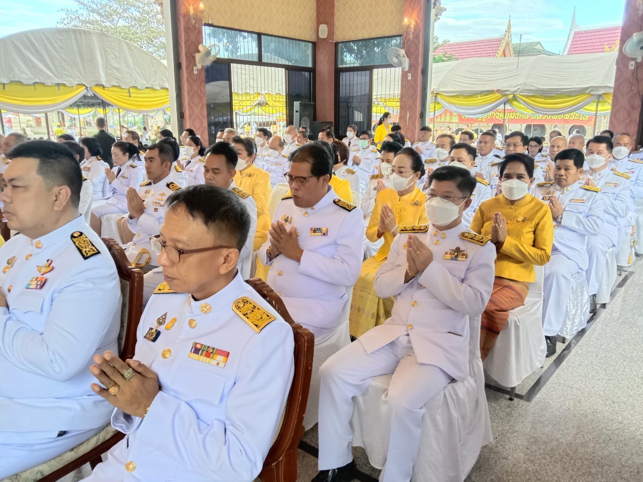 พช.หนองคาย ร่วมพิธีสวดพระพุทธมนต์และทำบุญตักบาตรถวายพระราชกุศล เนื่องในวันนวมินทรมหาราช 13 ตุลาคม 2566