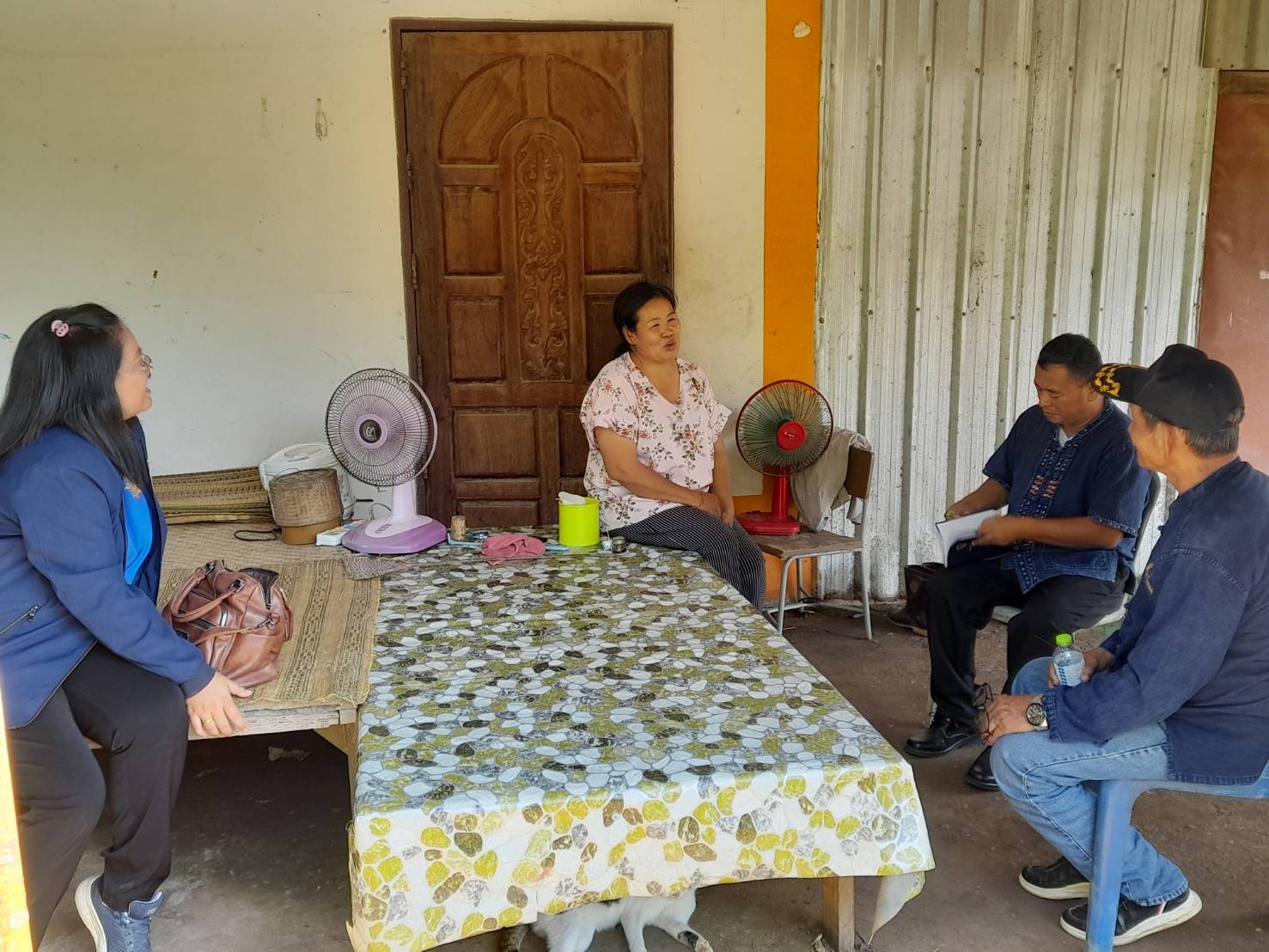 พช.หนองคาย ลงพื้นที่นำความห่วงใยจากรองนายกฯ รมว.มหาดไทย ลงพื้นที่เยี่ยมครอบครัวแรงงานไทยที่ไปทำงานในประเทศอิสราเอล ในพื้นที่อำเภอสังคม จังหวัดหนองคาย