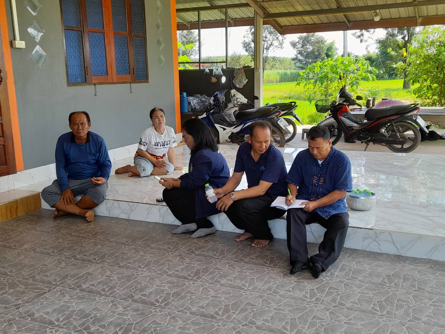 พช.หนองคาย ลงพื้นที่นำความห่วงใยจากรองนายกฯ รมว.มหาดไทย ลงพื้นที่เยี่ยมครอบครัวแรงงานไทยที่ไปทำงานในประเทศอิสราเอล ในพื้นที่อำเภอสังคม จังหวัดหนองคาย