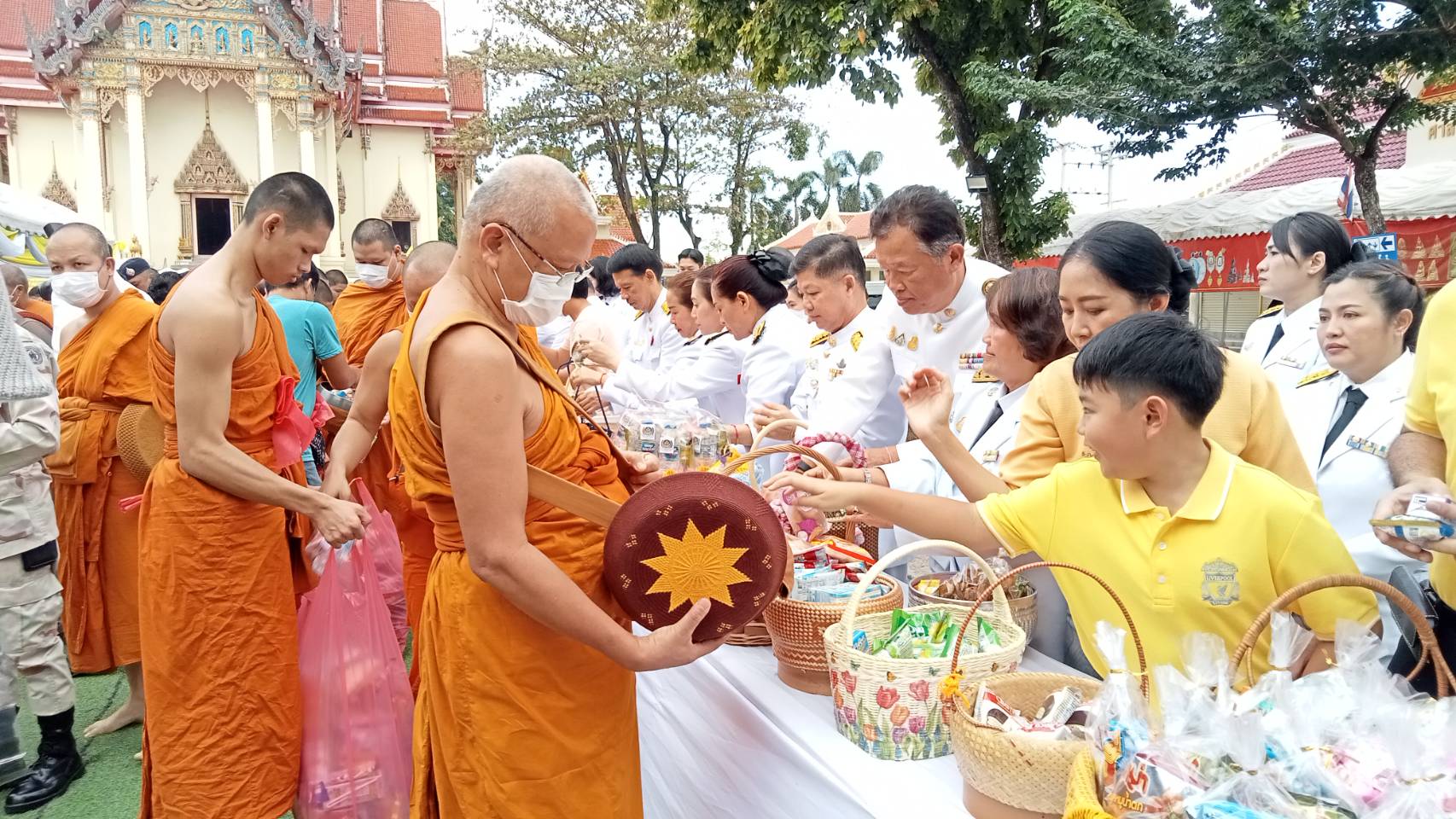 พช.หนองคาย ร่วมพิธีสวดพระพุทธมนต์และทำบุญตักบาตรถวายพระราชกุศล เนื่องในวันนวมินทรมหาราช 13 ตุลาคม 2566