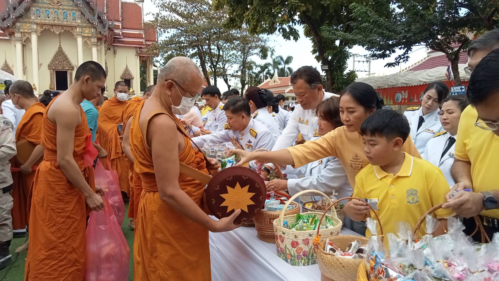 พช.หนองคาย ร่วมพิธีสวดพระพุทธมนต์และทำบุญตักบาตรถวายพระราชกุศล เนื่องในวันนวมินทรมหาราช 13 ตุลาคม 2566