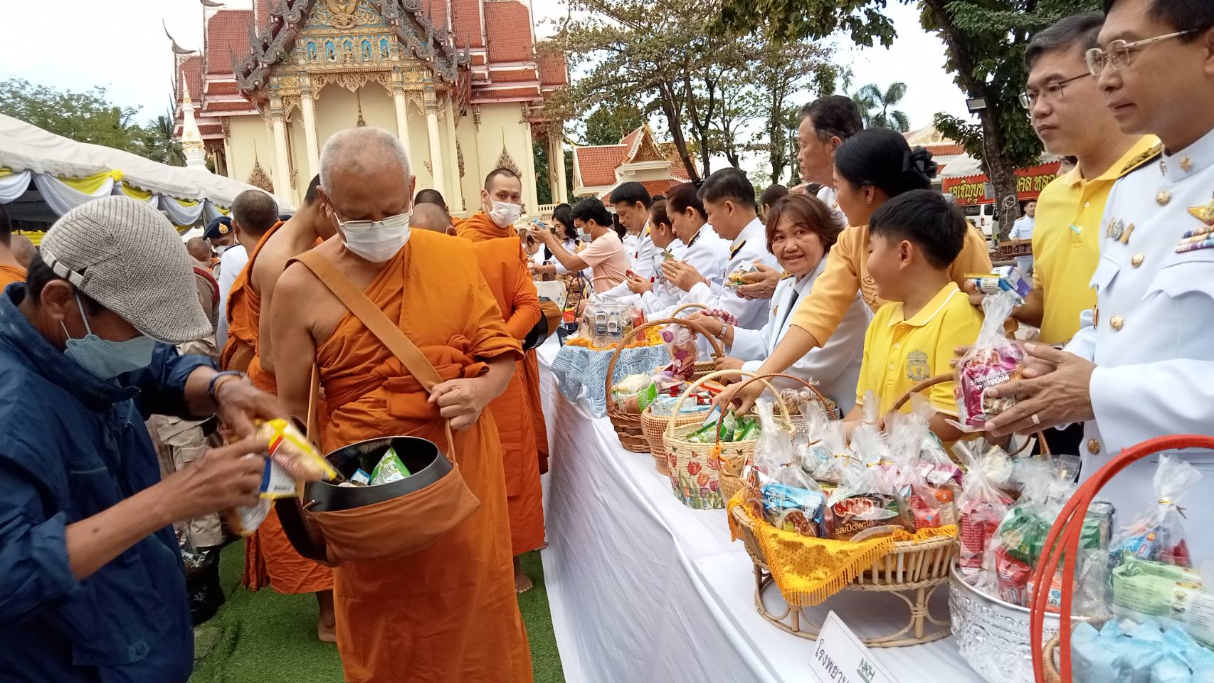 พช.หนองคาย ร่วมพิธีสวดพระพุทธมนต์และทำบุญตักบาตรถวายพระราชกุศล เนื่องในวันนวมินทรมหาราช 13 ตุลาคม 2566