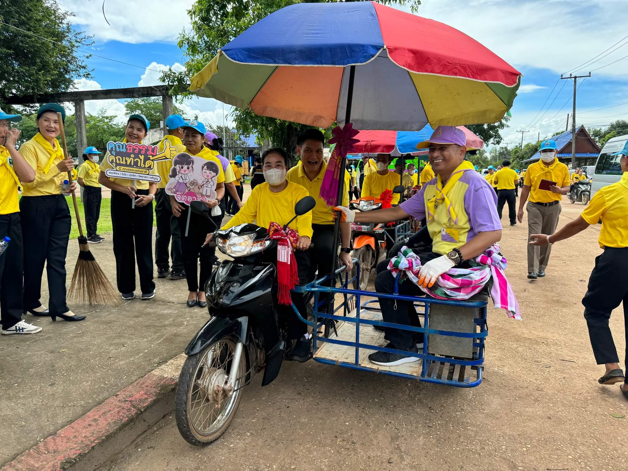 พช.หนองคาย ร่วมกิจกรรมจิตอาสาพัฒนาเนื่องในวันคล้ายวันสวรรคตพระบาทสมเด็จพระจอมเกล้าเจ้าอยู่หัว “กิจกรรมพัฒนาสิ่งแวดล้อมและบำเพ็ญสาธารณประโยชน์”