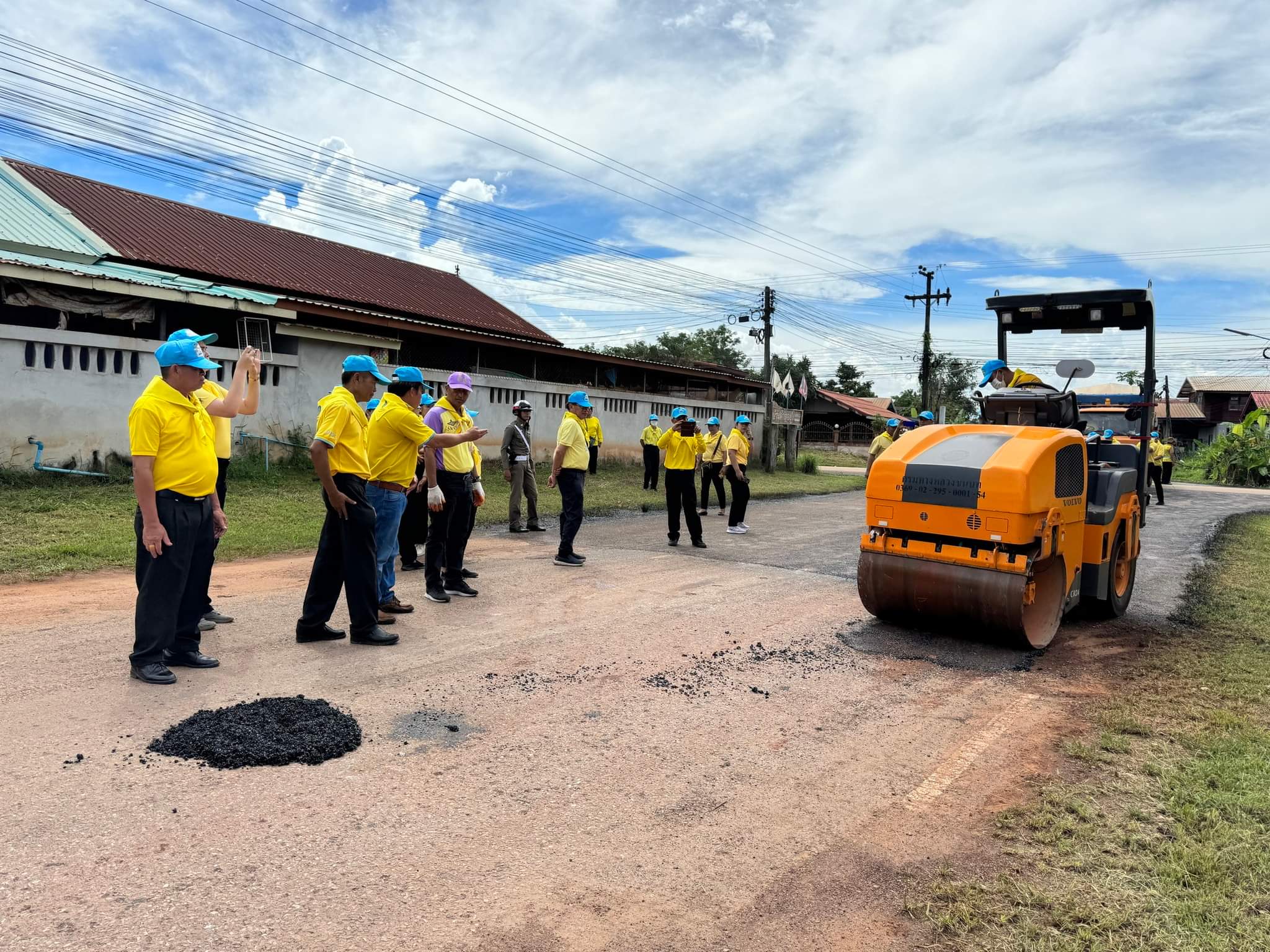 พช.หนองคาย ร่วมกิจกรรมจิตอาสาพัฒนาเนื่องในวันคล้ายวันสวรรคตพระบาทสมเด็จพระจอมเกล้าเจ้าอยู่หัว “กิจกรรมพัฒนาสิ่งแวดล้อมและบำเพ็ญสาธารณประโยชน์”