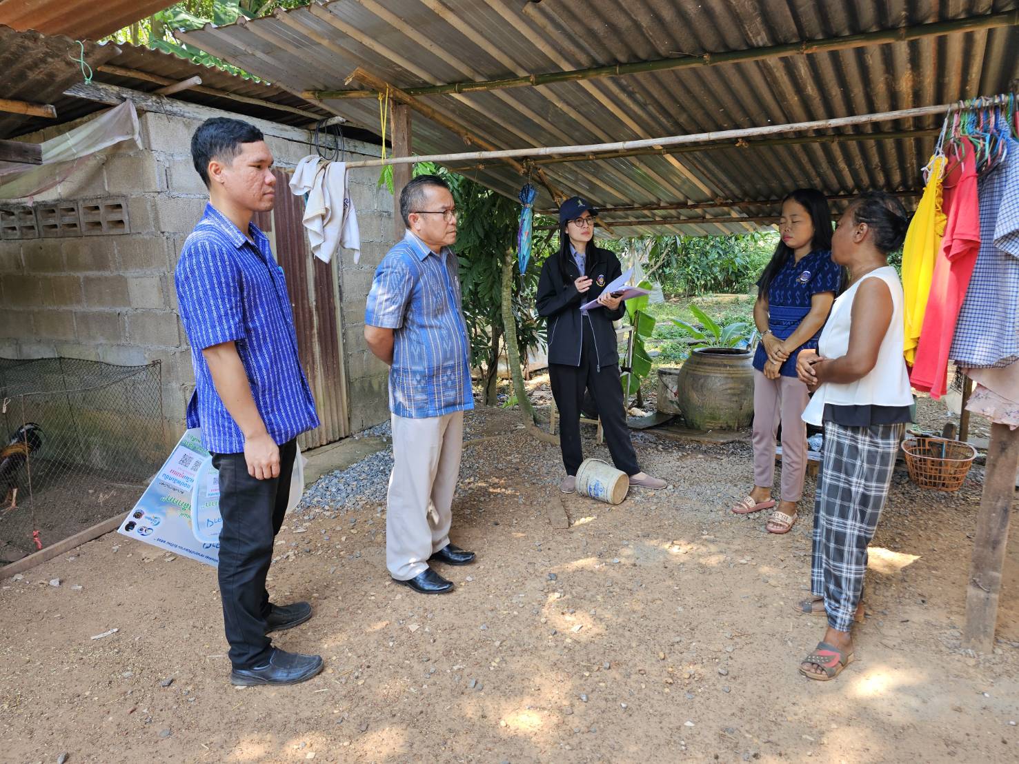 พช.หนองคาย ลงพื้นที่ติดตามการดำเนินโครงการพัฒนาคุณภาพชีวิตครัวเรือนยากจนฯ พร้อมแนะนำแอป Click ชุมชน “บริการถึงที่ ดุจญาติมิตร ใกล้ชิดทุกชุมชน คลิกแล้ว อย่าคลิกเลย ต้องคลิกชุมชน”