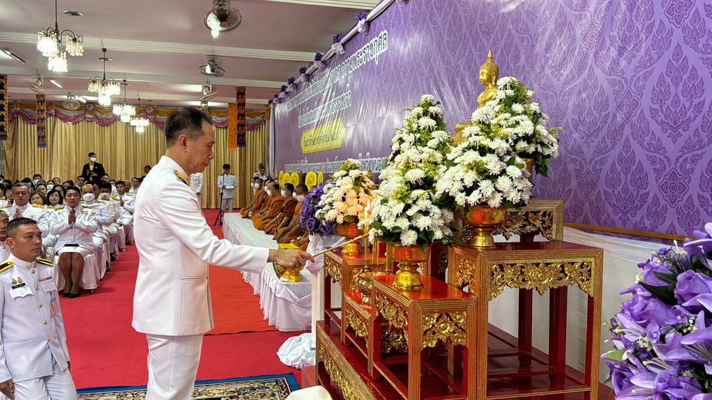 พช.หนองคาย ร่วมพิธีสวดพระพุทธมนต์และพิธีทำบุญตักบาตร เนื่องในวันสมเด็จพระมหาธีรราชเจ้า 25 พฤศจิกายน 2566