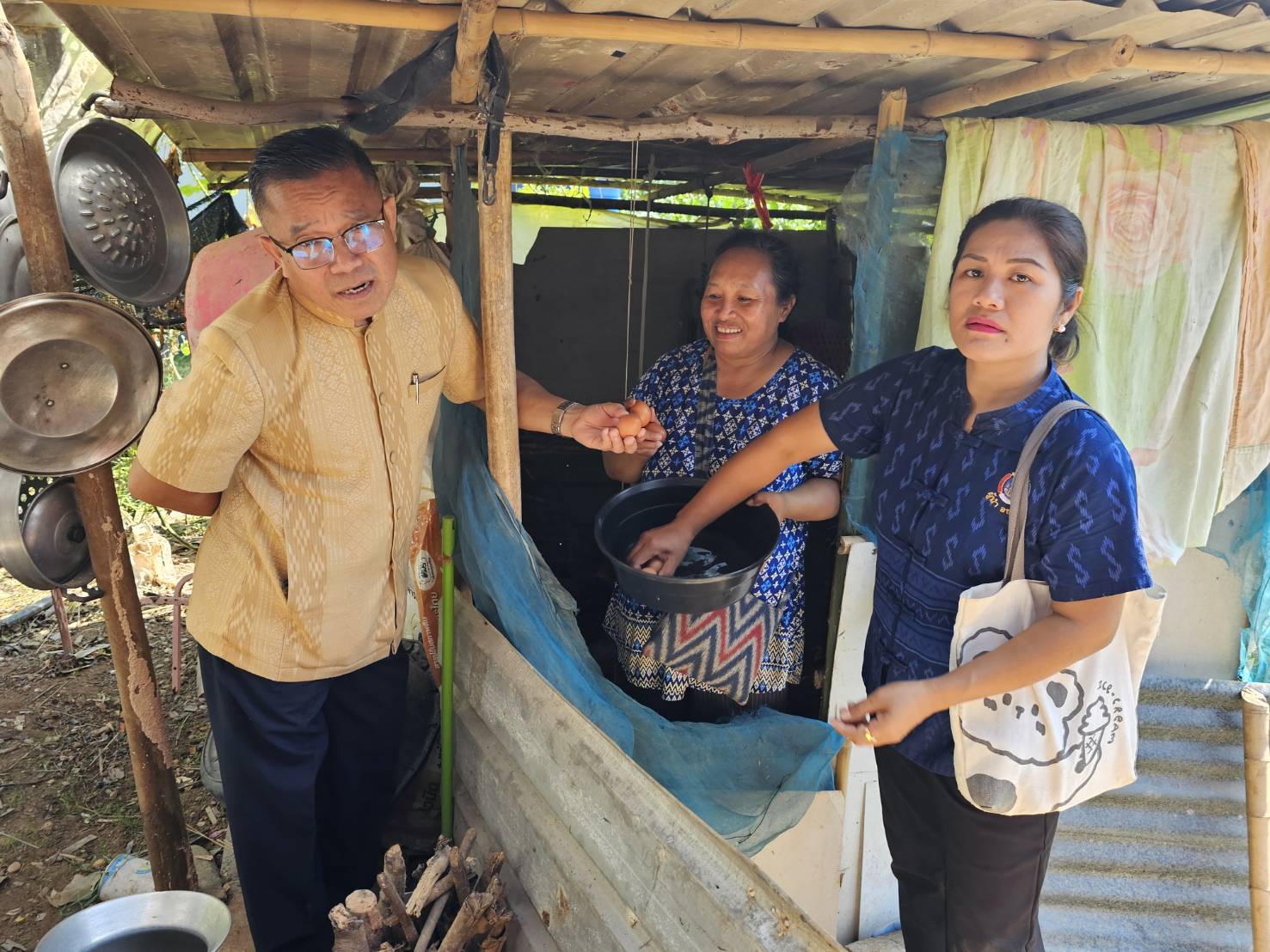 พช.หนองคาย ลงพื้นที่ติดตามการดำเนินโครงการพัฒนาคุณภาพชีวิตครัวเรือนยากจนฯ พร้อมแนะนำแอป “Click ชุมชน” ในพื้นที่ อ.รัตนวาปี อ.โพนพิสัย และอ.เมืองหนองคาย