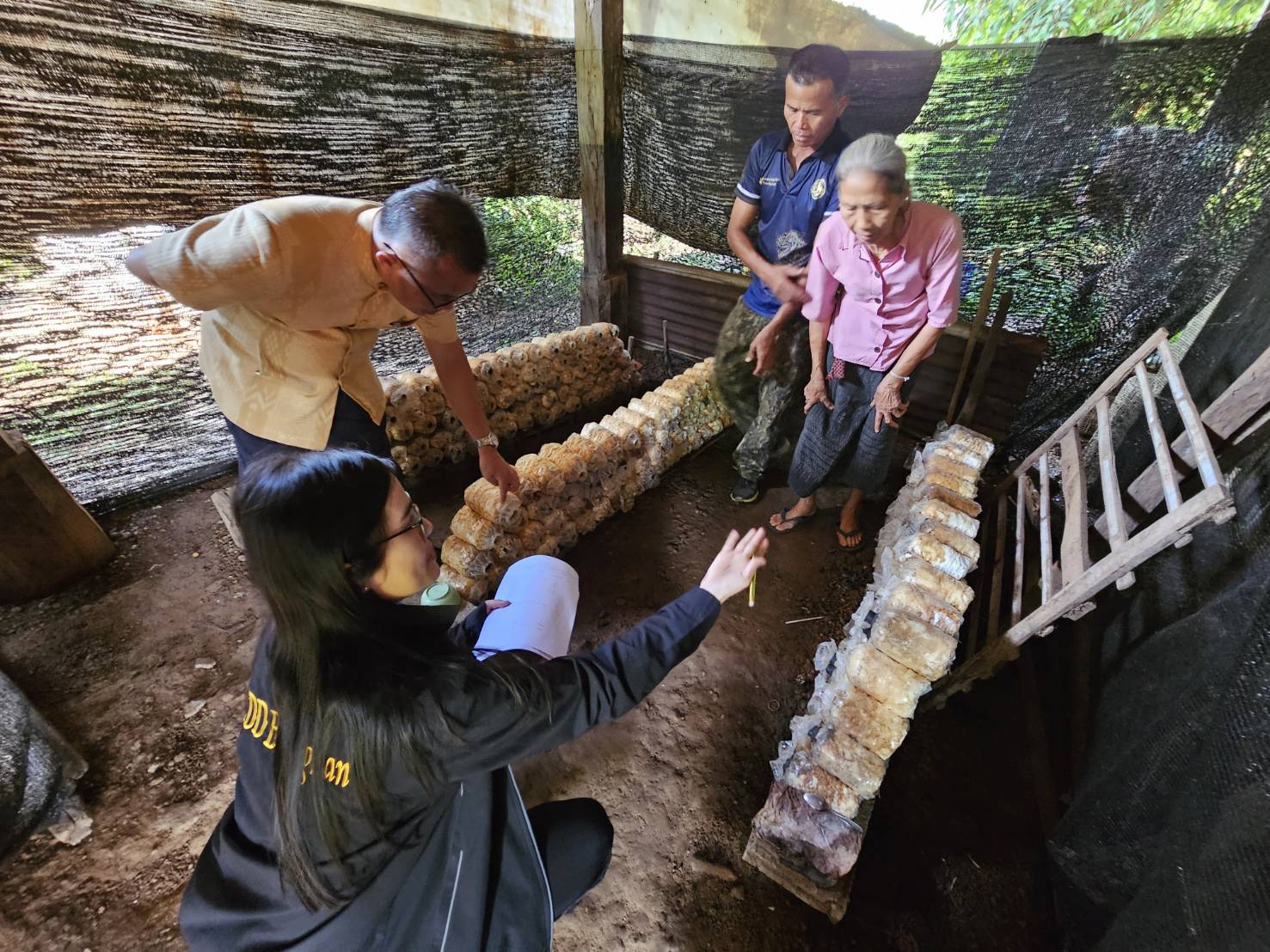 พช.หนองคาย ลงพื้นที่ติดตามการดำเนินโครงการพัฒนาคุณภาพชีวิตครัวเรือนยากจนฯ พร้อมแนะนำแอป “Click ชุมชน” ในพื้นที่ อ.รัตนวาปี อ.โพนพิสัย และอ.เมืองหนองคาย