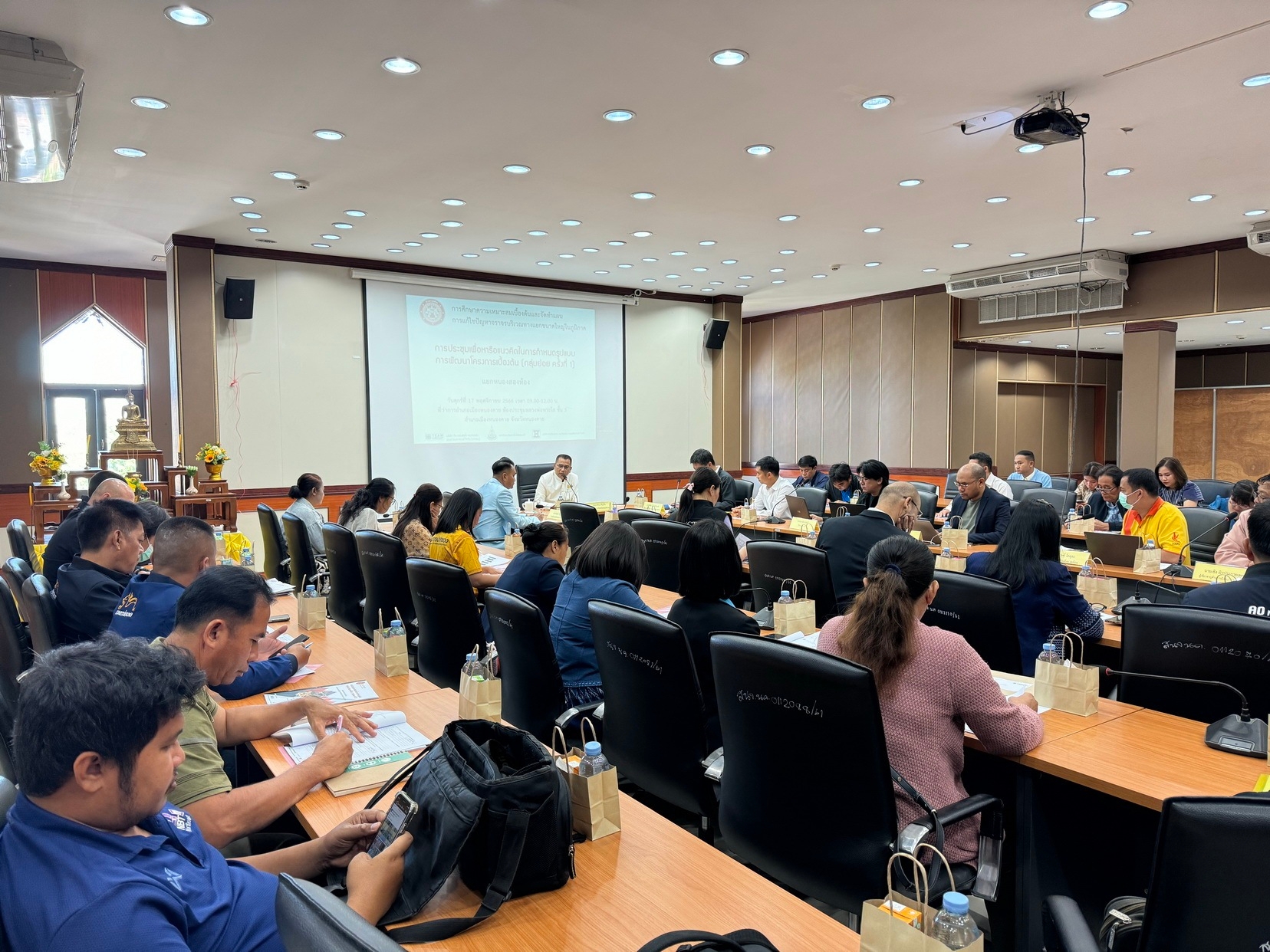 พช.หนองคาย ร่วมการประชุมเพื่อหารือแนวทางในการกำหนดรูปแบบการพัฒนาโครงการเบื้องต้น (กลุ่มย่อย ครั้งที่ 1 สี่แยกหนองสองห้อง) การศึกษาความเหมาะสมเบื้องต้นและจัดทำแผนการแก้ไขปัญหาจราจร บริเวณทางแยกขนาดใหญ่ในภูมิภาค