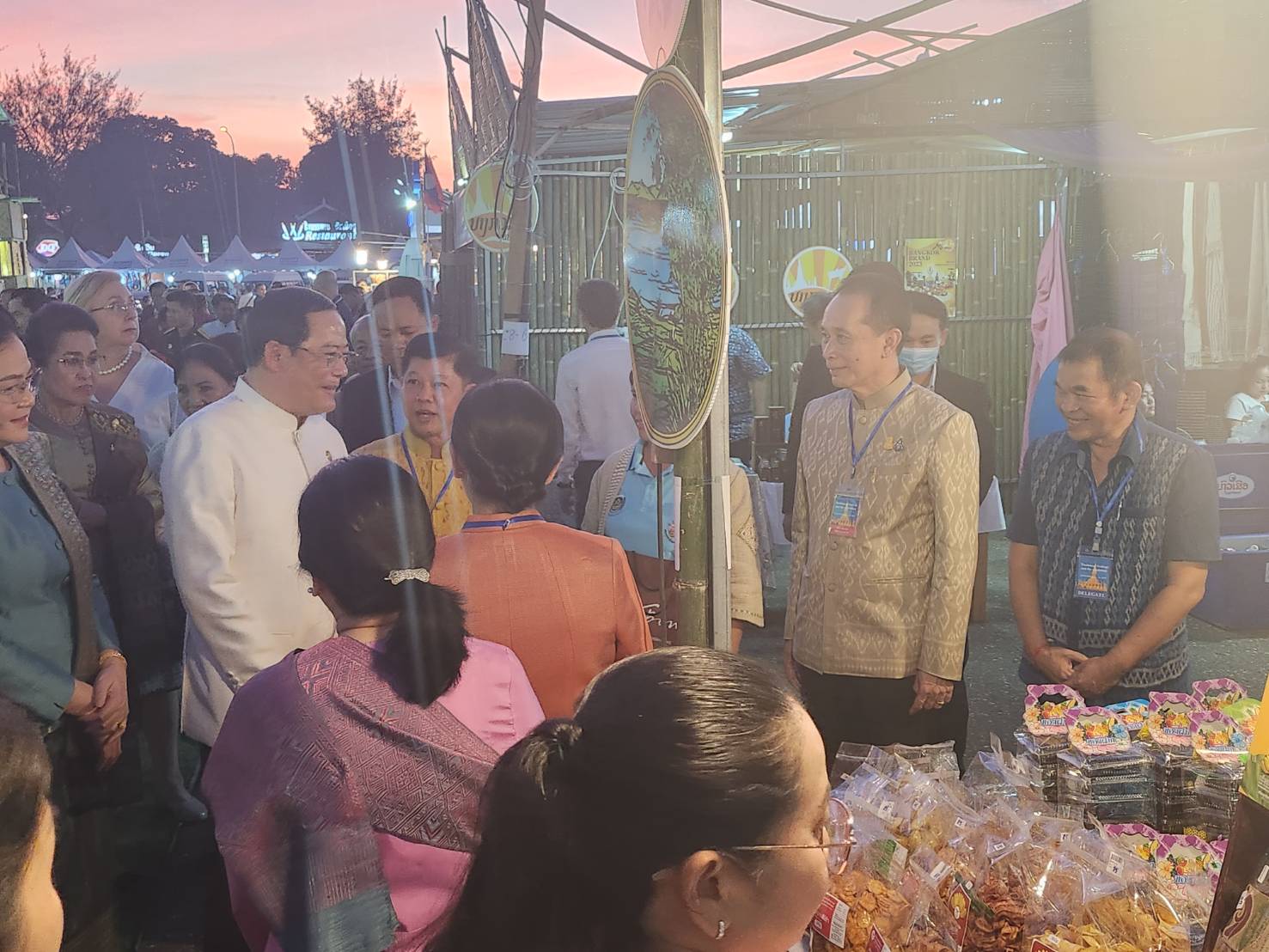 พช.หนองคาย ร่วมพิธีเปิดงานบุญนมัสการพระธาตุหลวง ประจำปี 2566 พร้อมจัดแสดงและจำหน่ายสินค้าผลิตภัณฑ์ OTOP สินค้าของดีของเด่น ของจังหวัดหนองคาย ณ นครหลวงเวียงจันทน์ สาธารณรัฐประชาธิปไตยประชาชนลาว