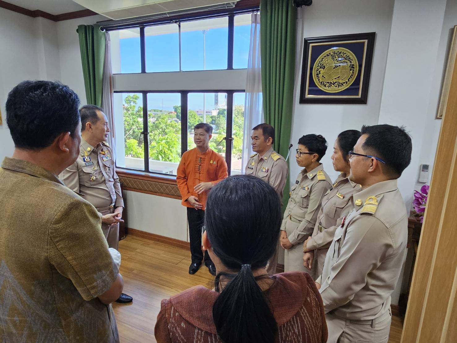 พจ.หนองคาย นำคณะข้าราชการที่ย้ายดำรงตำแหน่งใหม่ เข้ารายงานตัวผู้ว่าฯ รองผู้ว่าฯ พร้อมมอบดอกไม้ต้อนรับข้าราชการที่ย้ายมาดำรงตำแหน่งใหม่ ณ สำนักงานพัฒนาชุมชจังหวัดหนองคาย