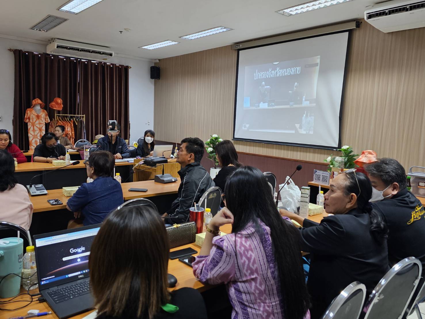 พช.หนองคาย นำคณะผู้ผลิต ผู้ประกอบ OTOP จังหวัดหนองคาย ร่วมกิจกรรมกับ Thaitrade.com สัญจร จังหวัดหนองคาย