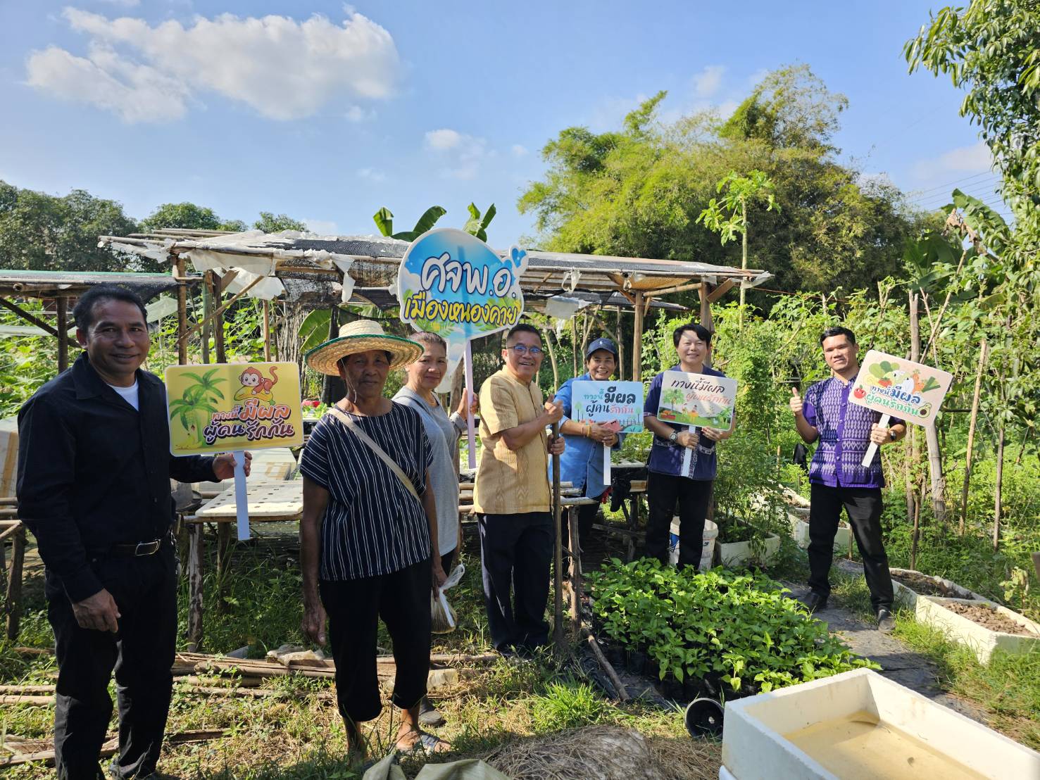 พช.หนองคาย ลงพื้นที่ติดตามการดำเนินโครงการพัฒนาคุณภาพชีวิตครัวเรือนยากจนฯ พร้อมแนะนำแอป “Click ชุมชน” ในพื้นที่ อ.รัตนวาปี อ.โพนพิสัย และอ.เมืองหนองคาย