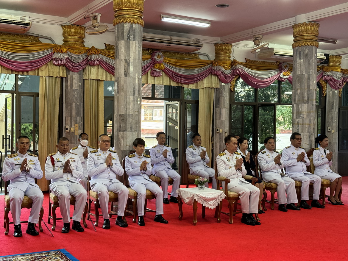 พช.หนองคาย ร่วมพิธีสวดพระพุทธมนต์และพิธีทำบุญตักบาตร เนื่องในวันสมเด็จพระมหาธีรราชเจ้า 25 พฤศจิกายน 2566