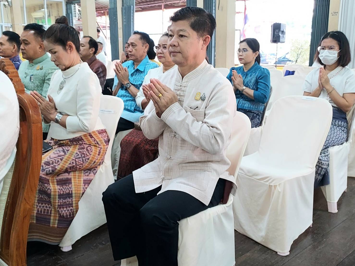 พช หนองคาย ร่วมกิจกรรม “นุ่งผ้าไทย ใส่บาตรริมโขง” เนื่องในโอกาสฉลองพระชนมายุ 8 รอบ สมเด็จพระอริยวงศาคตญาณ สมเด็จพระสังฆราช สกลมหาสังฆปริณายก