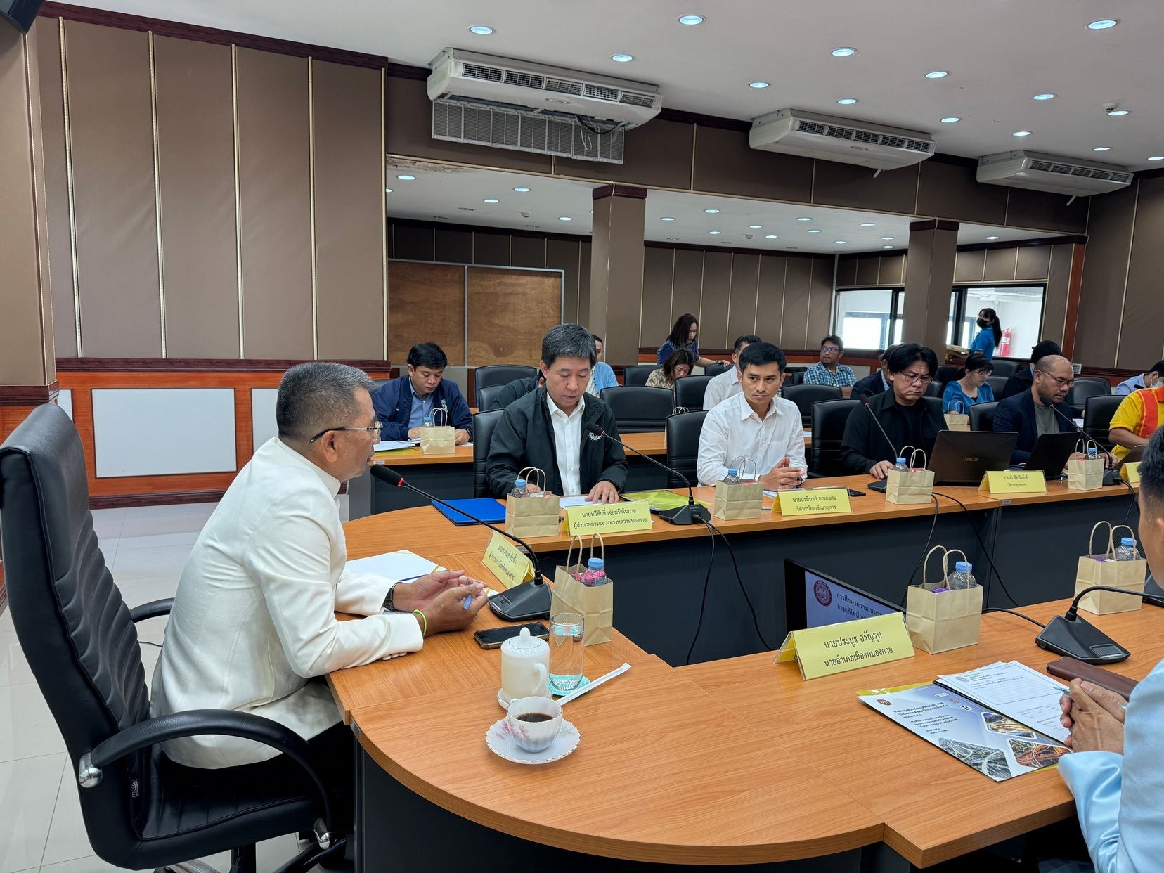 พช.หนองคาย ร่วมการประชุมเพื่อหารือแนวทางในการกำหนดรูปแบบการพัฒนาโครงการเบื้องต้น (กลุ่มย่อย ครั้งที่ 1 สี่แยกหนองสองห้อง) การศึกษาความเหมาะสมเบื้องต้นและจัดทำแผนการแก้ไขปัญหาจราจร บริเวณทางแยกขนาดใหญ่ในภูมิภาค