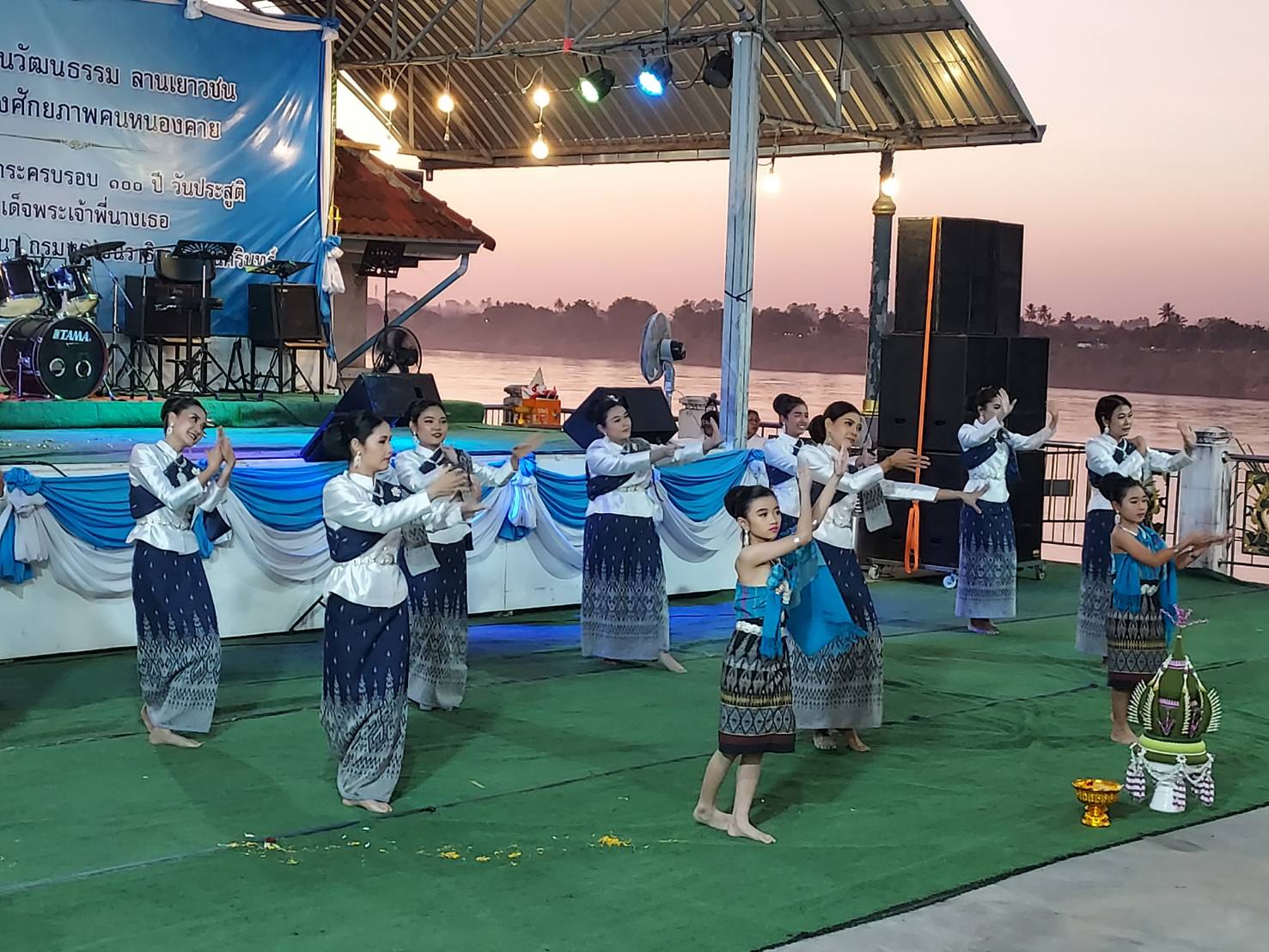 พช.หนองคาย ร่วมพิธีเปิดกิจกรรม “ลานวัฒนธรรม ลานเยาวชน เสริมสร้างศักยภาพคนหนองคาย” ณ เวทีตลาดแคมของหนองคาย ตำบลในเมือง อำเภอเมืองหนองคาย จังหวัดหนองคาย