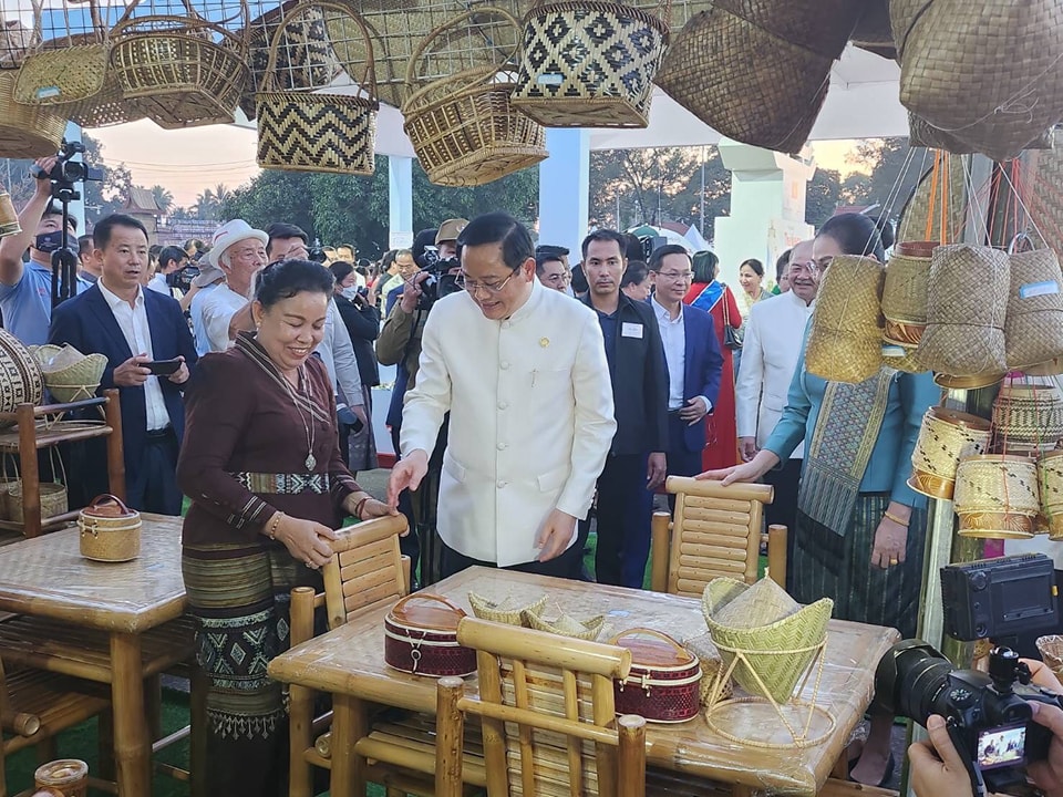 พช.หนองคาย ร่วมพิธีเปิดงานบุญนมัสการพระธาตุหลวง ประจำปี 2566 พร้อมจัดแสดงและจำหน่ายสินค้าผลิตภัณฑ์ OTOP สินค้าของดีของเด่น ของจังหวัดหนองคาย ณ นครหลวงเวียงจันทน์ สาธารณรัฐประชาธิปไตยประชาชนลาว