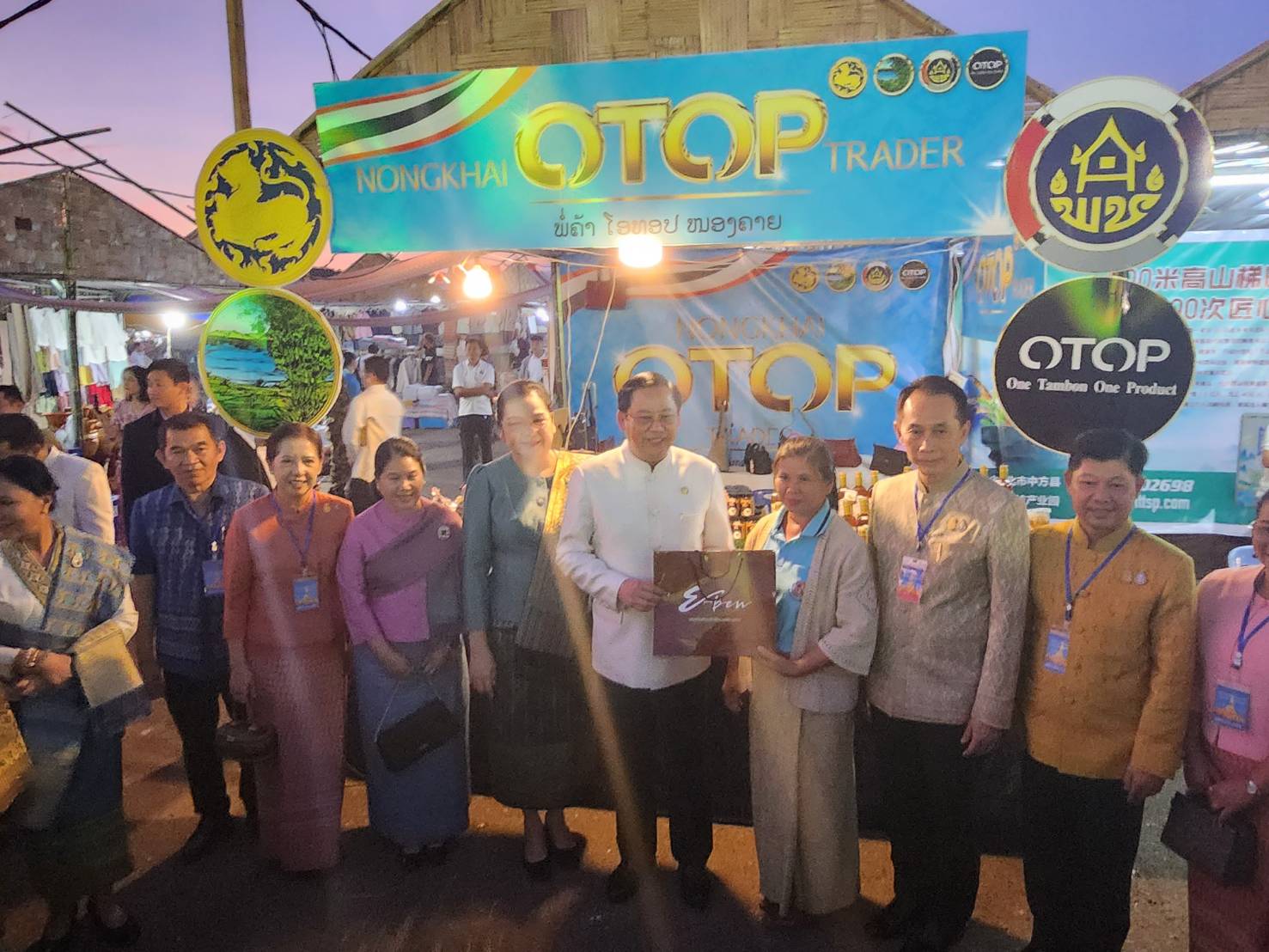 พช.หนองคาย ร่วมพิธีเปิดงานบุญนมัสการพระธาตุหลวง ประจำปี 2566 พร้อมจัดแสดงและจำหน่ายสินค้าผลิตภัณฑ์ OTOP สินค้าของดีของเด่น ของจังหวัดหนองคาย ณ นครหลวงเวียงจันทน์ สาธารณรัฐประชาธิปไตยประชาชนลาว