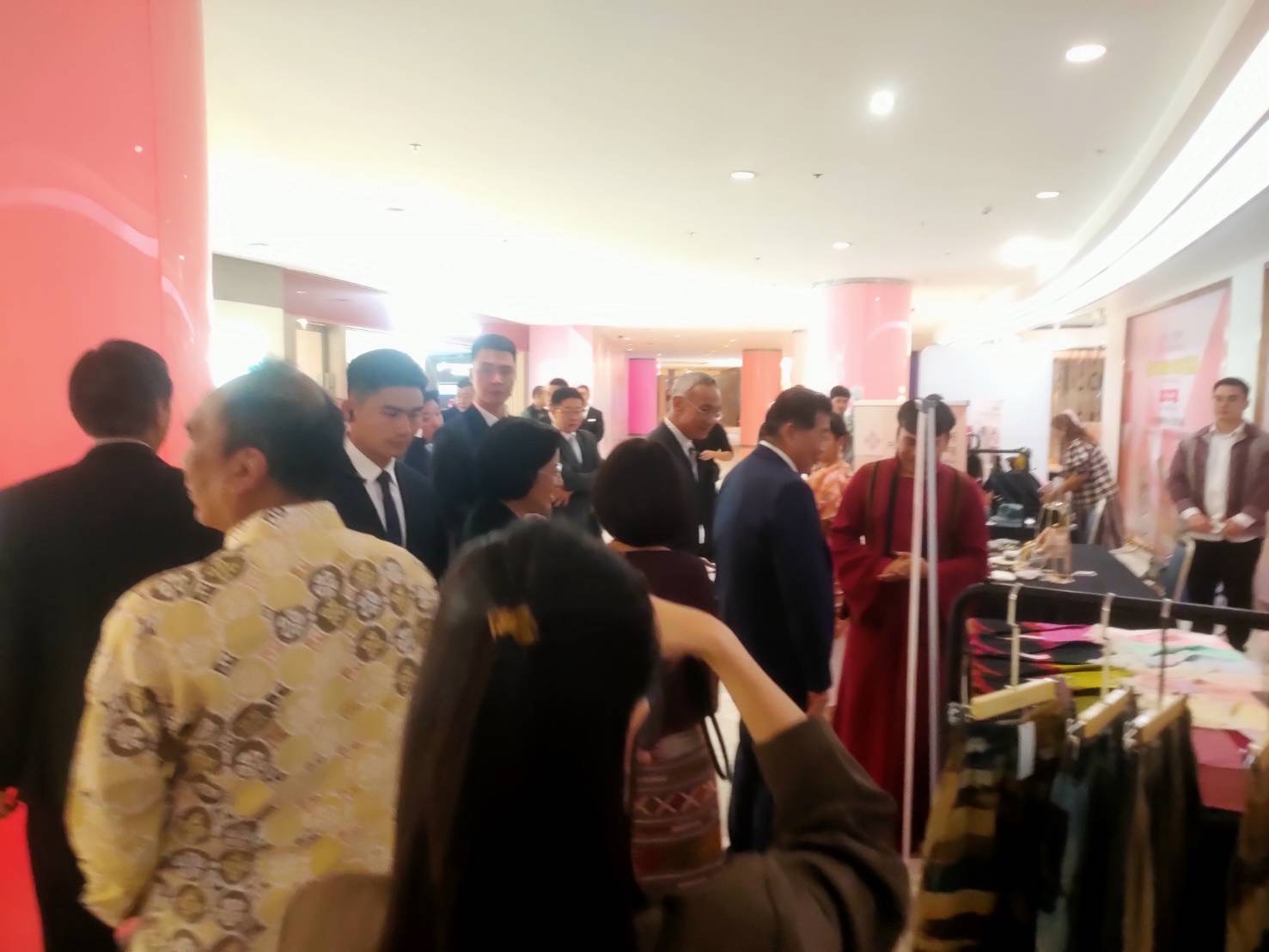 Young OTOP หนองคายก้าวไกลสู่สากล ร่วมกิจกรรมงานจัดจำหน่ายผลิตภัณฑ์ ณ ห้างสรรพสินค้า Shanghai Super Brand Mall สาธารณรัฐประชาชนจีน