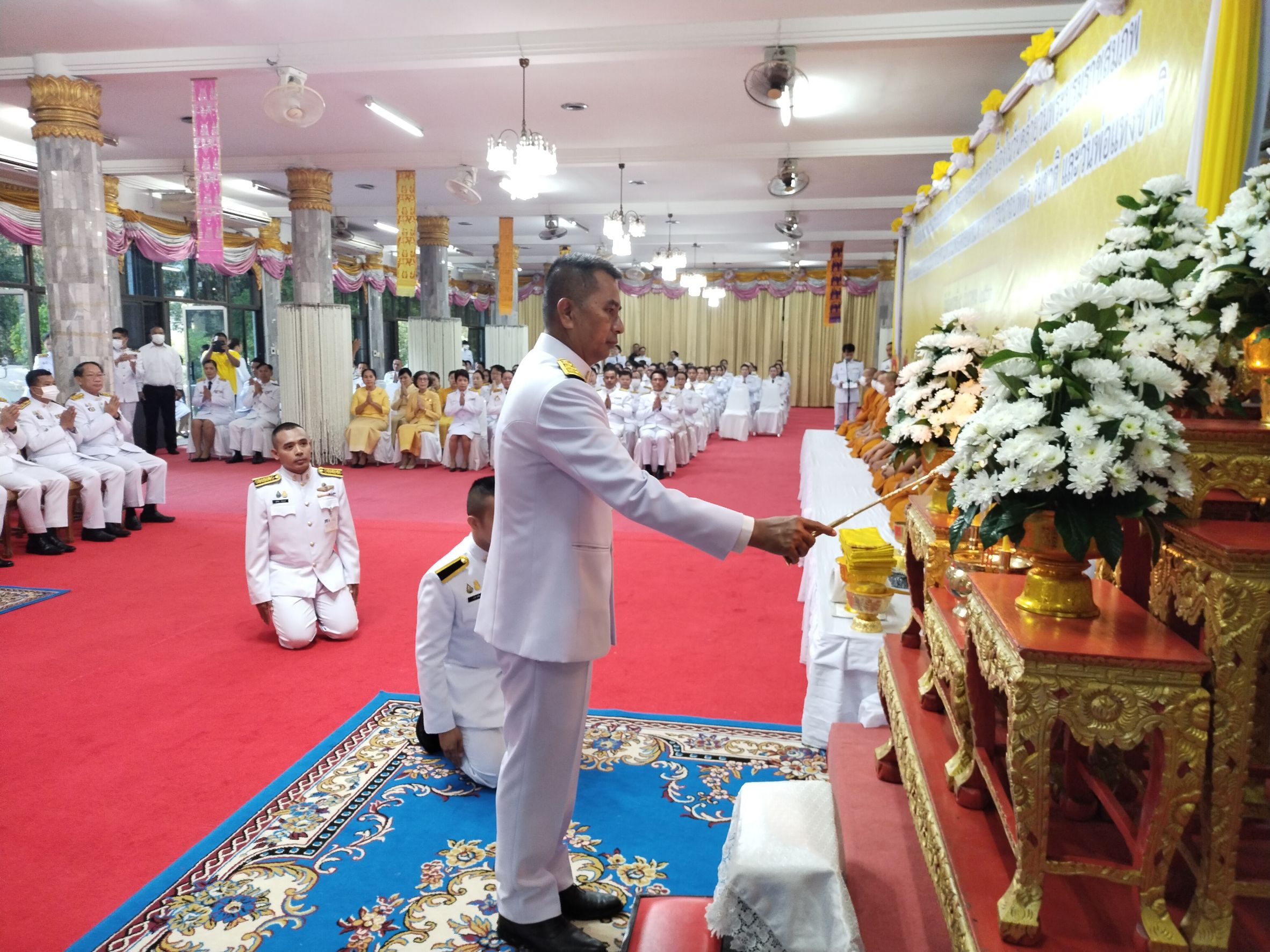 พช.หนองคาย ร่วมพิธีเจริญพระพุทธมนต์และทำบุญตักบาตรเพื่อถวายเป็นพระราชกุศล เนื่องในวันคล้ายวันพระบรมราชสมภพพระบาทสมเด็จพระบรมชนกาธิเบศร มหาภูมิพลอดุลยเดชมหาราช บรมนาถบพิตร วันชาติ และวันพ่อแห่งชาติ 5 ธันวาคม 2566