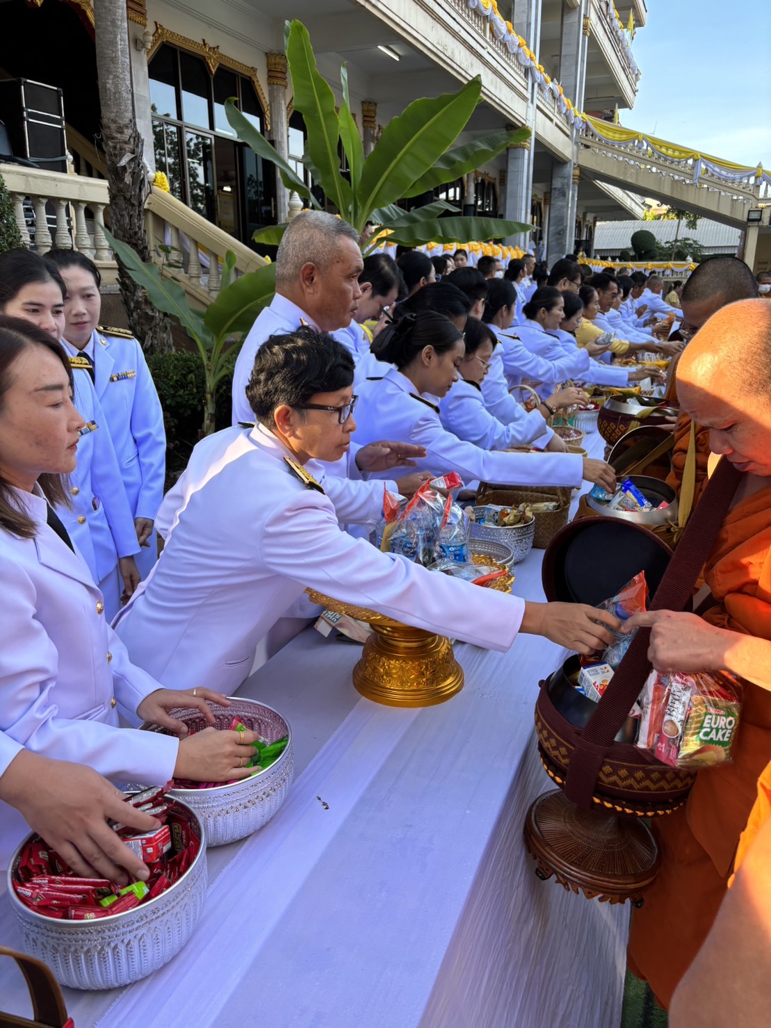พช.หนองคาย ร่วมพิธีเจริญพระพุทธมนต์และทำบุญตักบาตรเพื่อถวายเป็นพระราชกุศล เนื่องในวันคล้ายวันพระบรมราชสมภพพระบาทสมเด็จพระบรมชนกาธิเบศร มหาภูมิพลอดุลยเดชมหาราช บรมนาถบพิตร วันชาติ และวันพ่อแห่งชาติ 5 ธันวาคม 2566