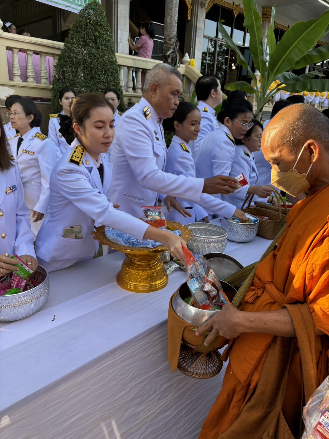 พช.หนองคาย ร่วมพิธีเจริญพระพุทธมนต์และทำบุญตักบาตรเพื่อถวายเป็นพระราชกุศล เนื่องในวันคล้ายวันพระบรมราชสมภพพระบาทสมเด็จพระบรมชนกาธิเบศร มหาภูมิพลอดุลยเดชมหาราช บรมนาถบพิตร วันชาติ และวันพ่อแห่งชาติ 5 ธันวาคม 2566